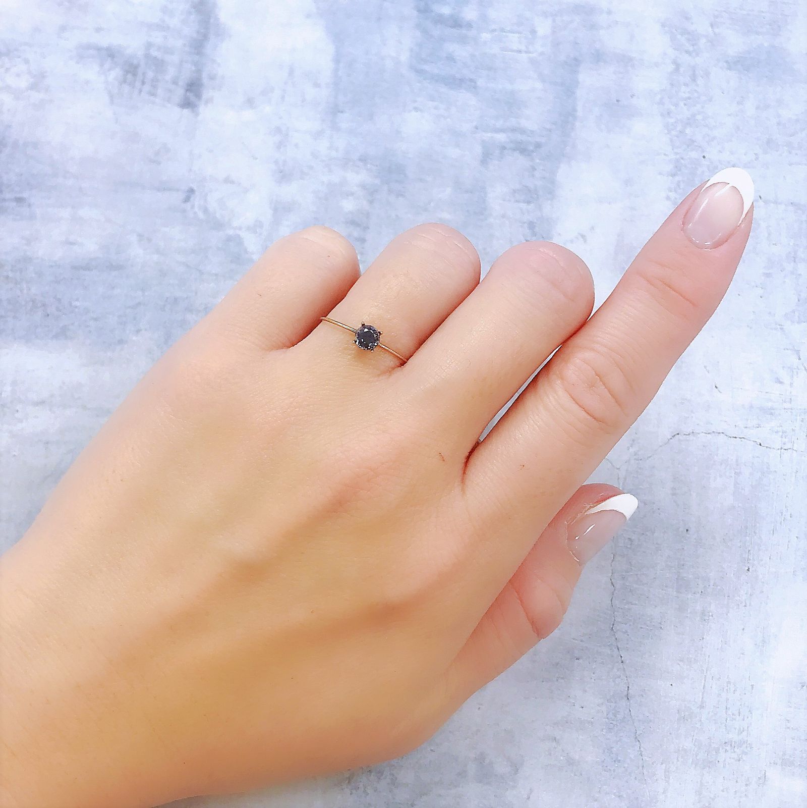 グレイッシュブルースピネル(宝石名スピネル)ビルマ/マダガスカル産 0.42ct 識別済[221219501]4.2x4.2mm前後
