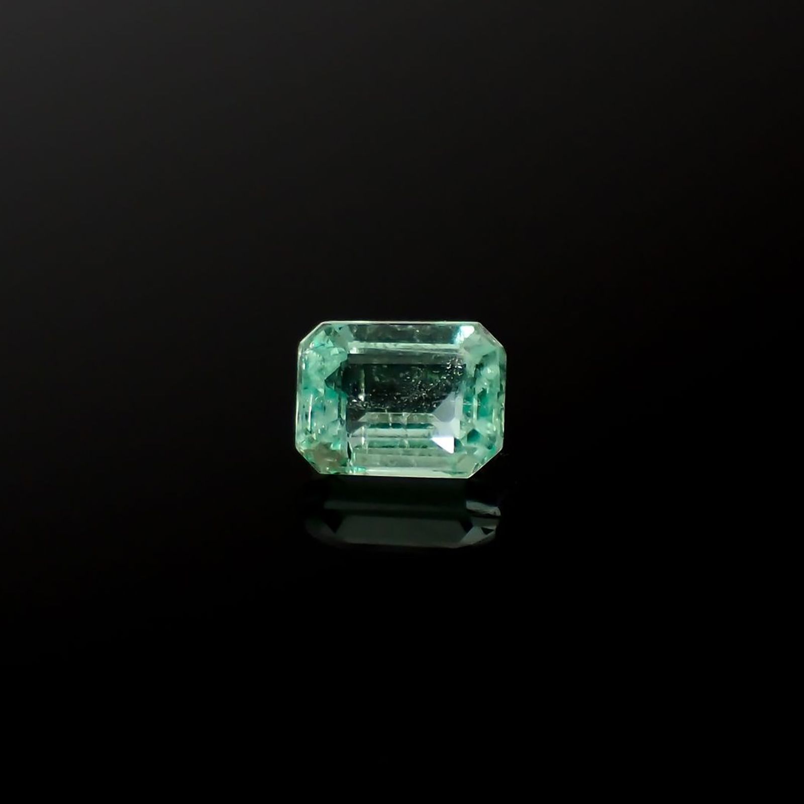 パステルカラーエメラルド コロンビア産 0.20ct / 3.8x2.9mm前後 [260225956]