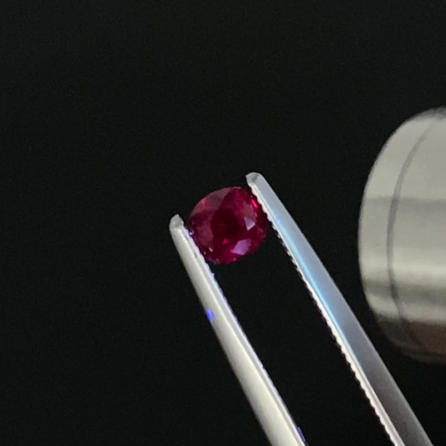 ルビー(宝石名ルビー)マダガスカル産 0.35ct 識別済[240326668]3.6x3.6mm前後 | TOP STONE(トップストーン)