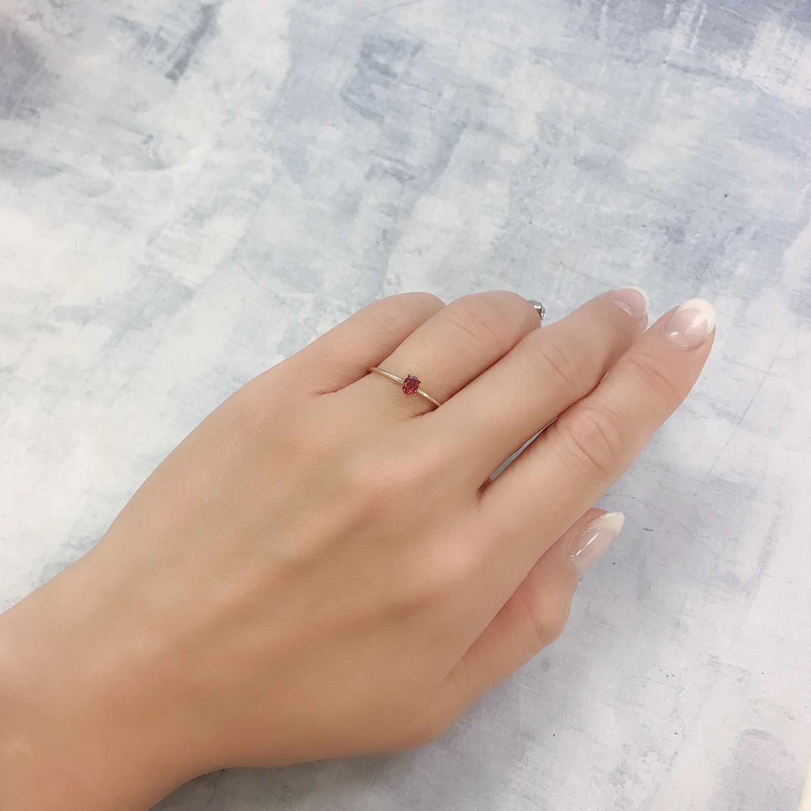 レッドスピネル(宝石名スピネル)タンザニア産 0.18ct 識別済[220716900]4.1x3.1mm前後