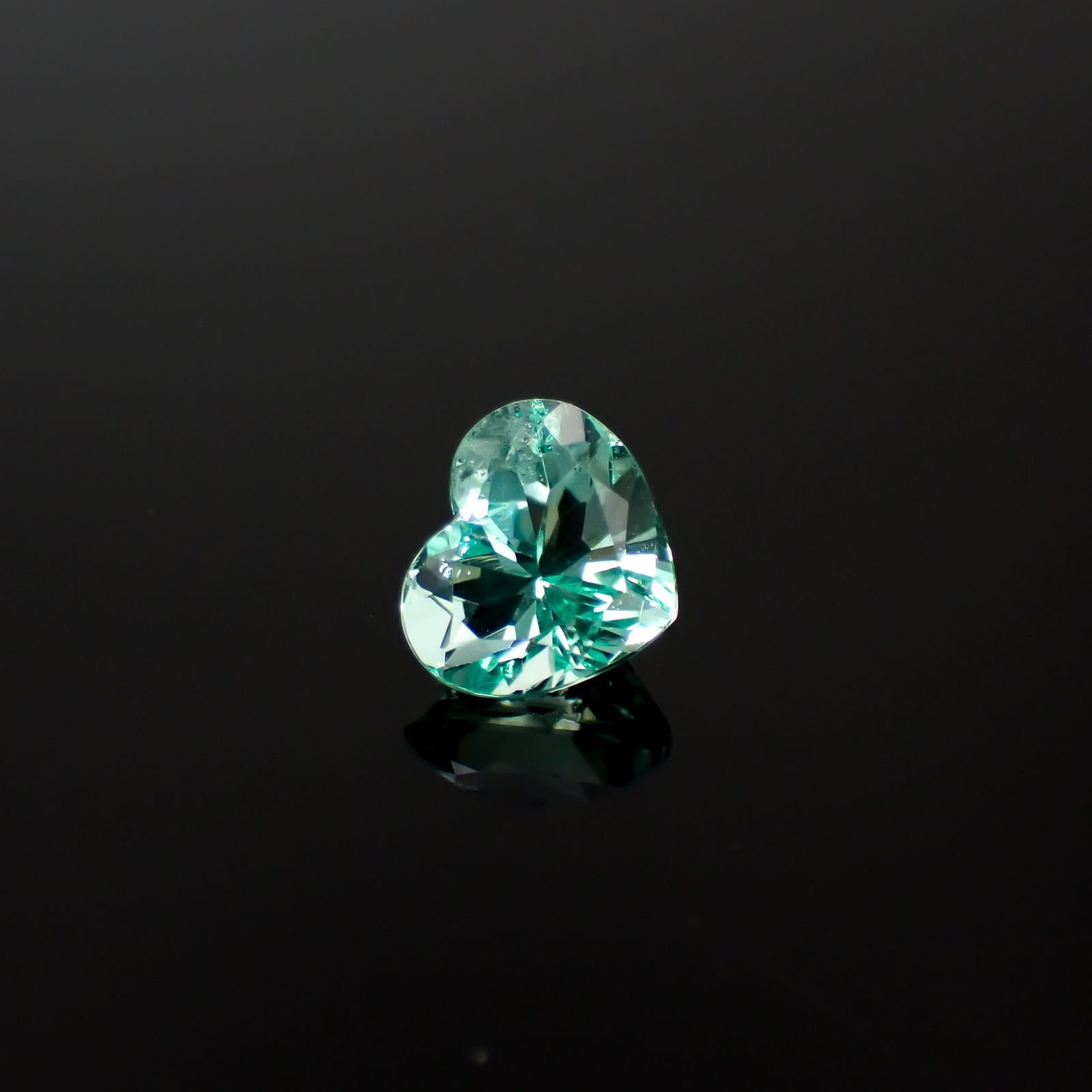 ノンオイルエメラルド(宝石名エメラルド)コロンビア産 1.385ct 日独鑑付[240929127]6.78x7.8mm前後