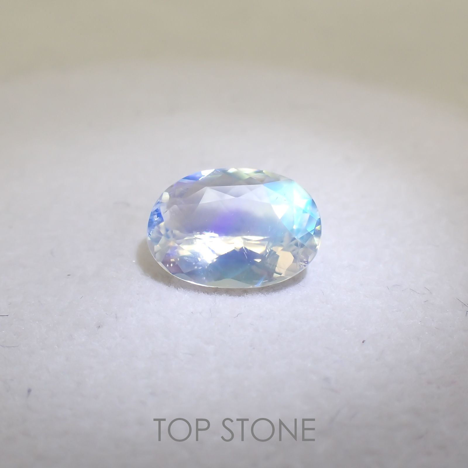 レインボームーンストーン(宝石名ラブラドライト) マダガスカル産 3.499ct ソ付(彩珠)[210410405]12.2×9mm前後
