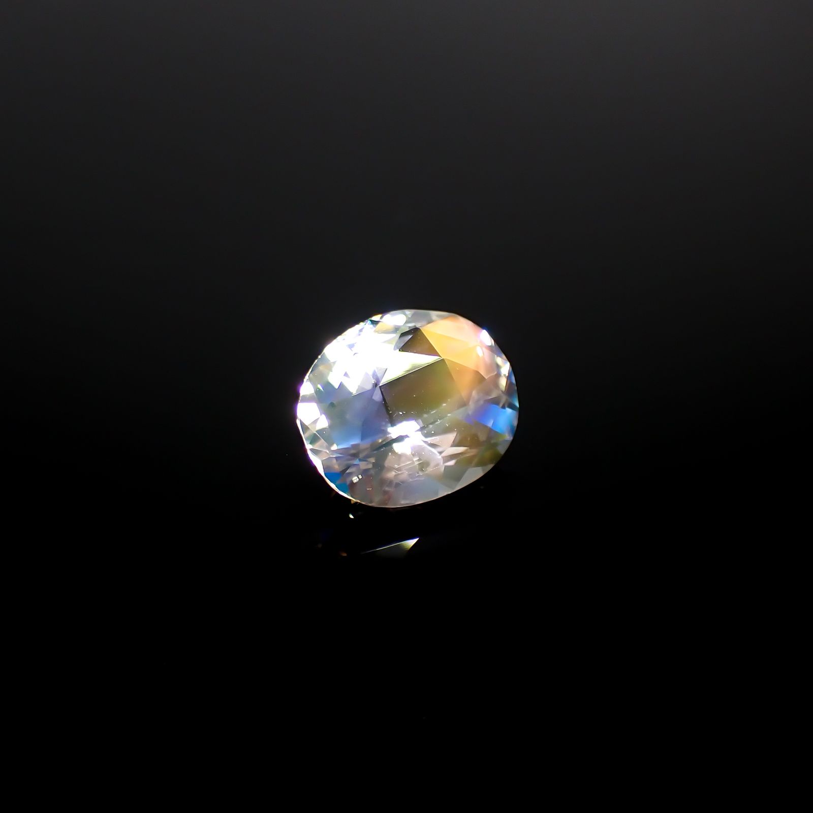 レインボームーンストーン マダガスカル産 2.52ct[240728566]10x8.3mm前後