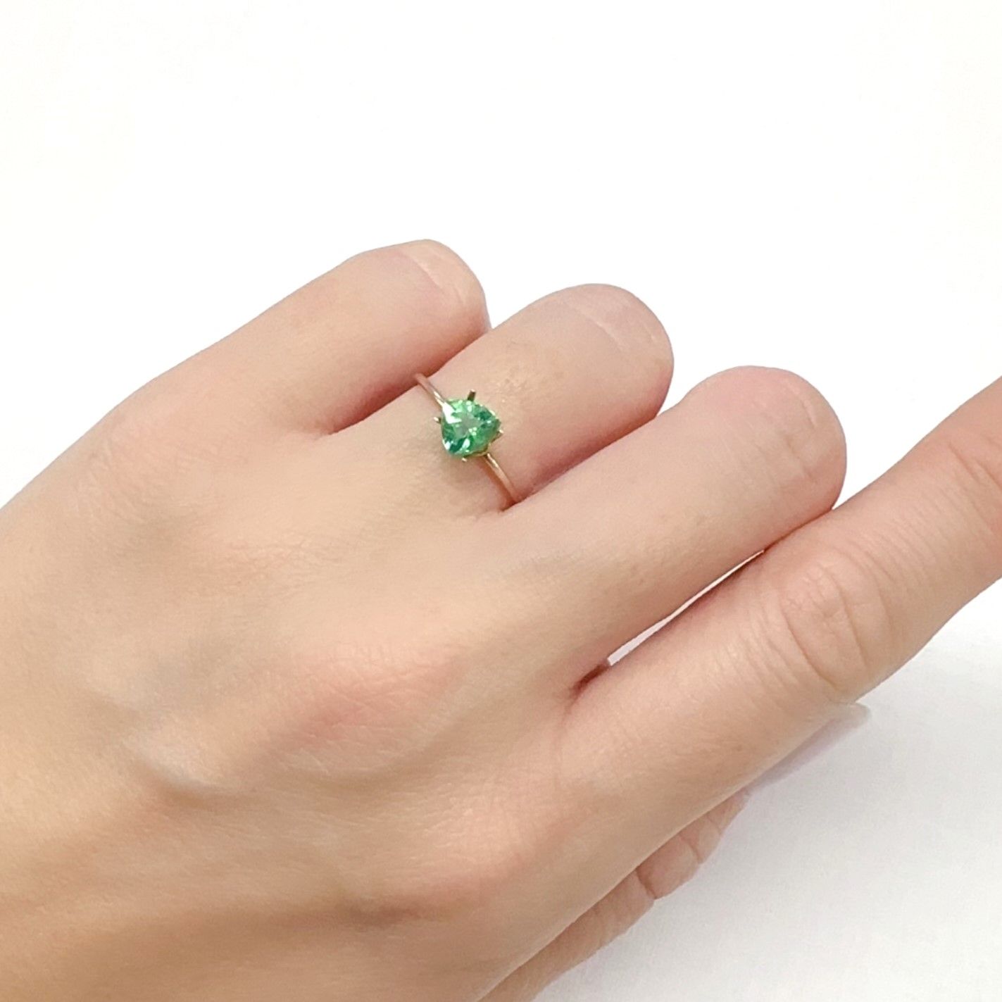 パライバトルマリン(宝石名トルマリン/別名パライバ・トルマリン)ブラジル産 0.84ct GIA鑑付[231224818]5.87x5.74mm前後