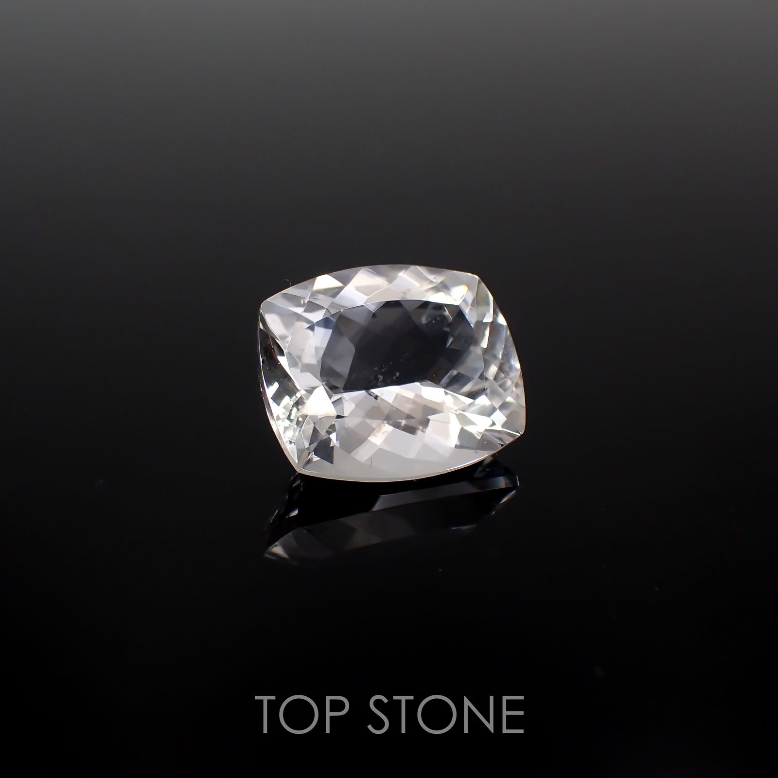 ダンビュライト(宝石名ホワイト・ダンブライト)メキシコ産 8.88ct 識別済[221018896]14.1x11.9mm前後