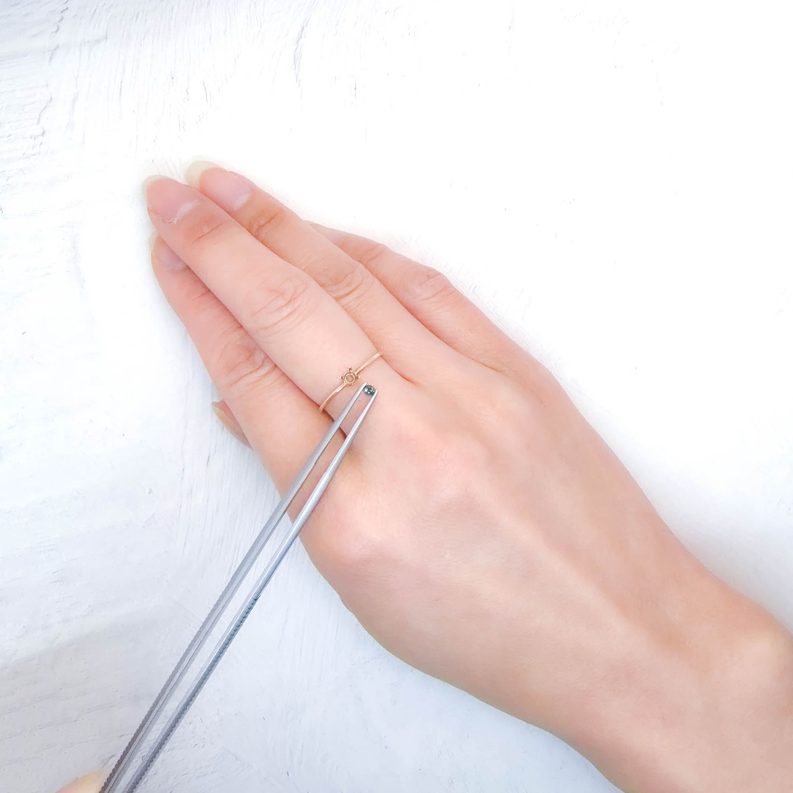 アレキサンドライト ロシア産 0.042ct / 2.1x2.1mm前後 [260131563]