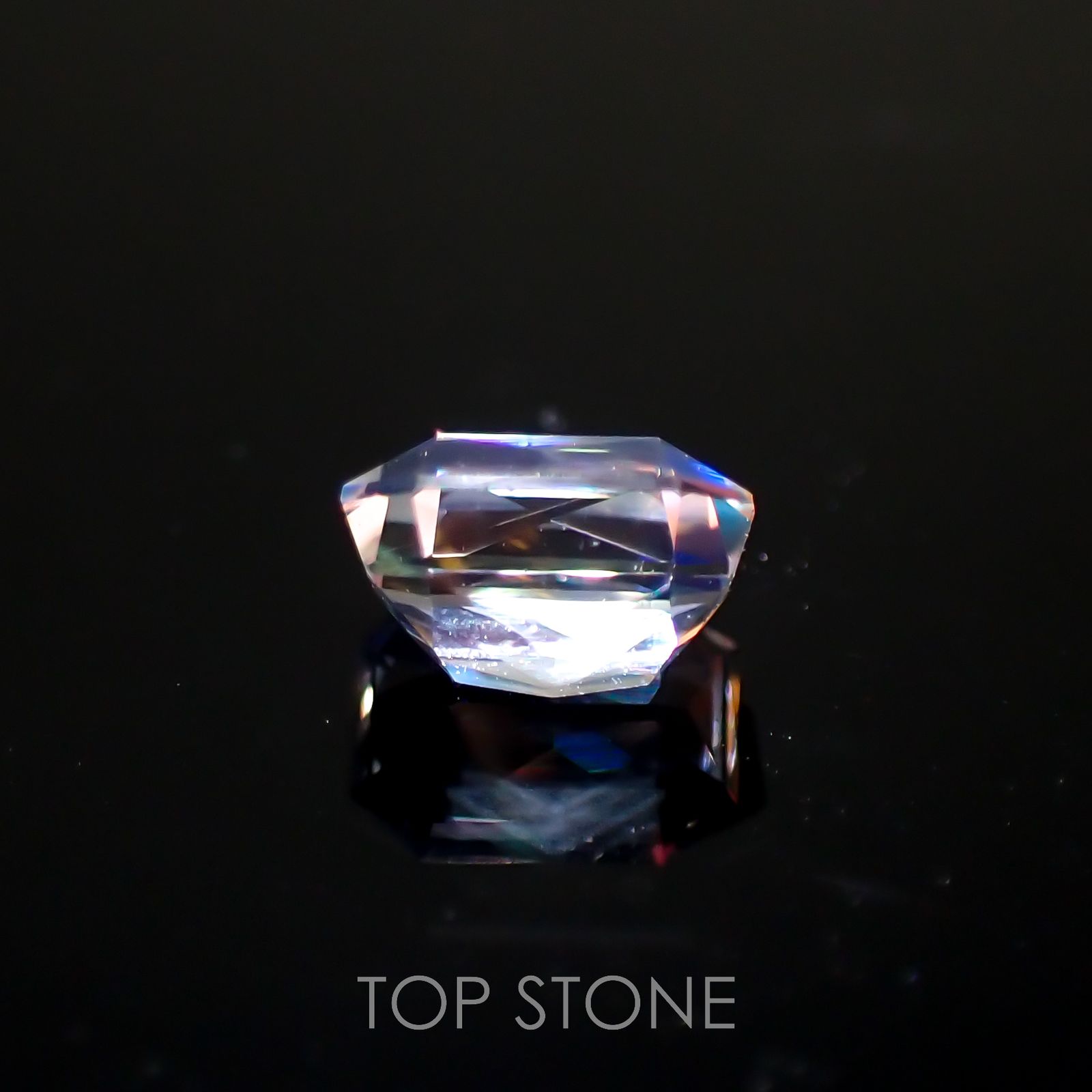 レインボームーンストーン(宝石名ラブラドライト)マダガスカル産 0.56ct 識別済[221018292]5.7x4.1mm前後