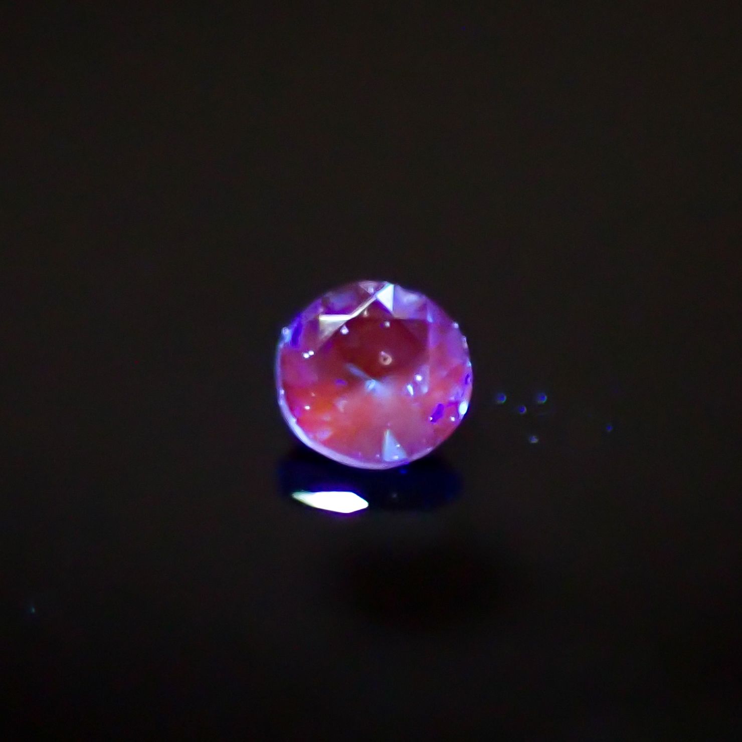 アウイナイト フルオレッセンス ドイツ産 0.021ct[240628300]1.9x1.8mm前後