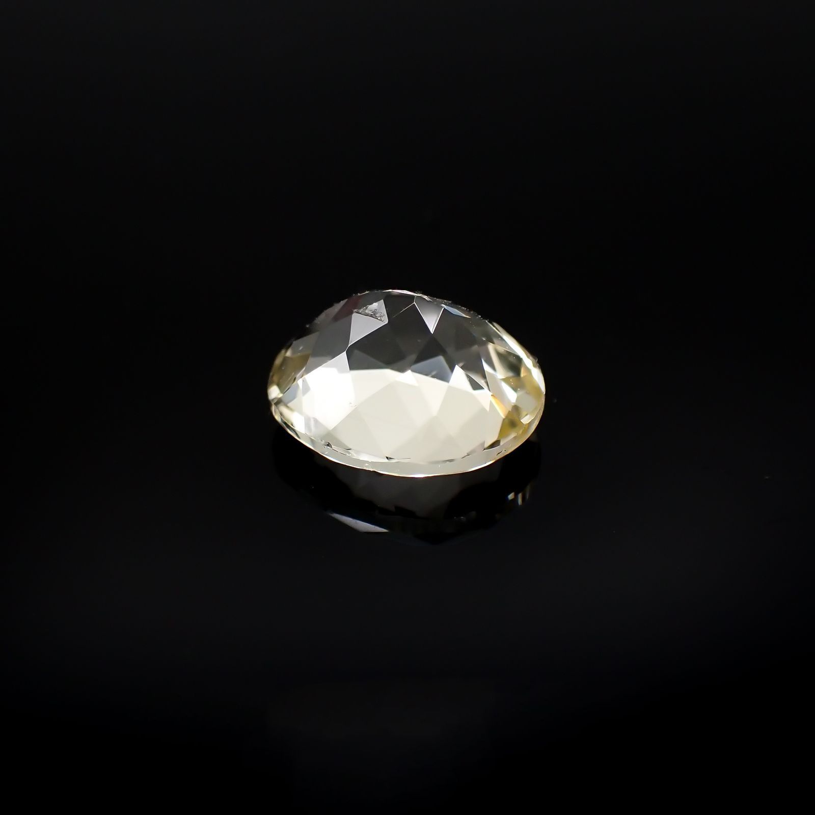 イエロースキャポライト(宝石名イエロー・スキャポライト)ブラジル・ミナスジェライス州産 識別済 1.86ct / 8.7x7.6mm前後 [251118020]