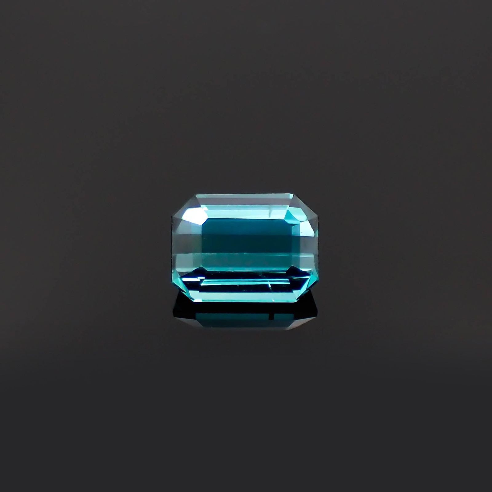 ブルートルマリン(宝石名トルマリン)アフガニスタン産 識別済 0.67ct / 6.1x4.4mm前後 [230220457]