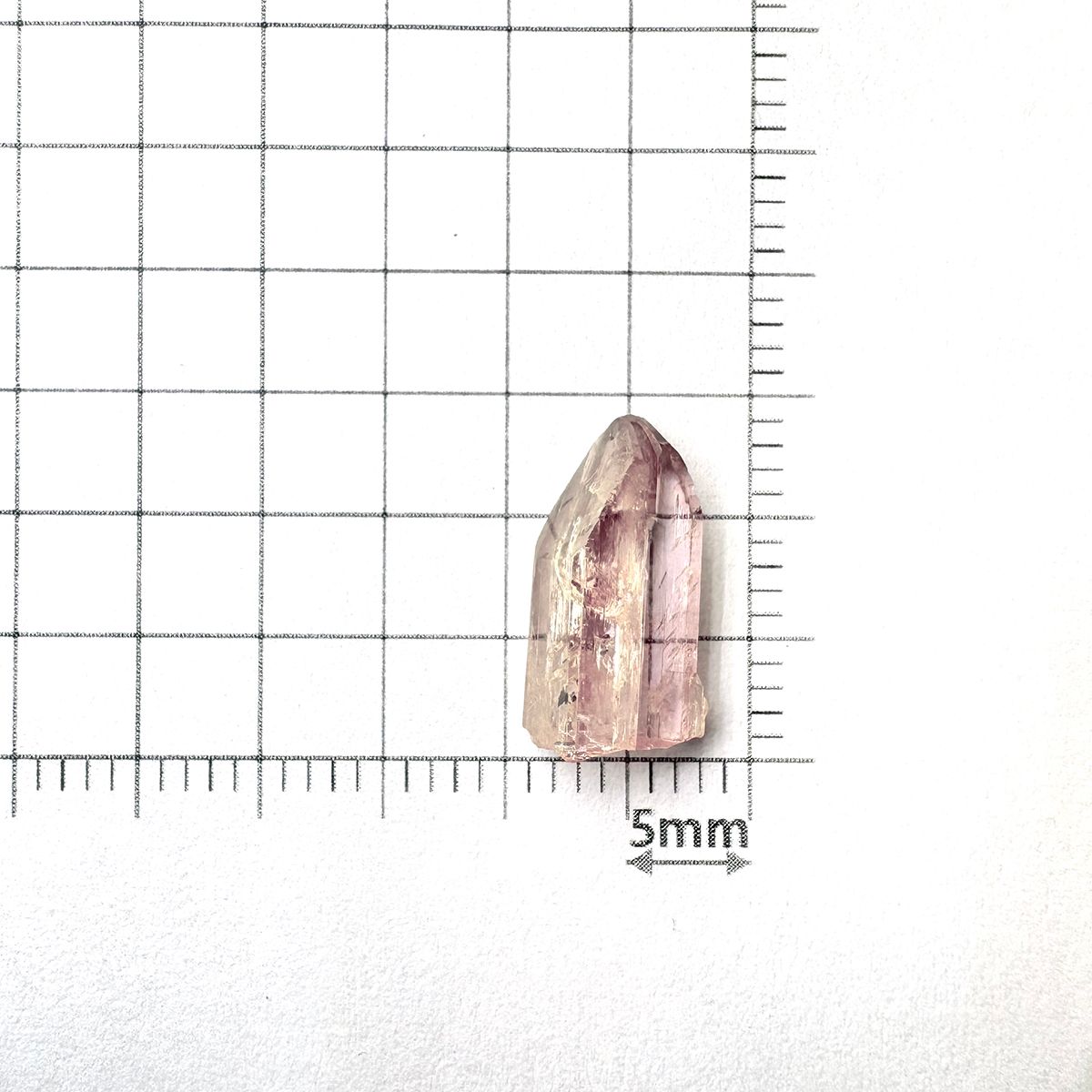 ピンクゾイサイト 非加熱 原石(宝石名ピンク・ゾイサイト)タンザニア産 3.54ct 識別済[231023846]13.4x6.6mm前後