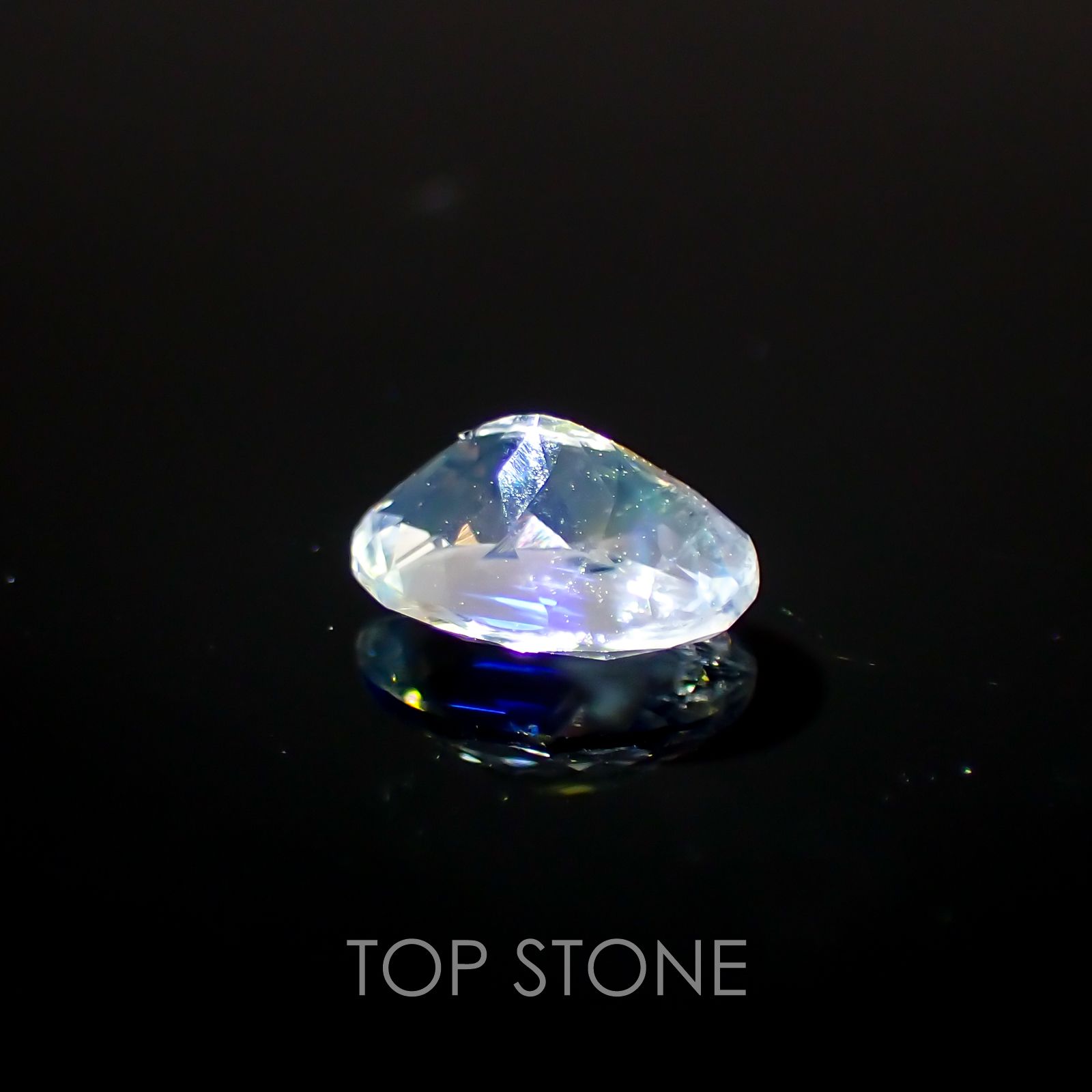 レインボームーンストーン(アンデシンラブラドライト) マダガスカル産 ルース 0.84ct[210410561]7.3×5.7mm前後