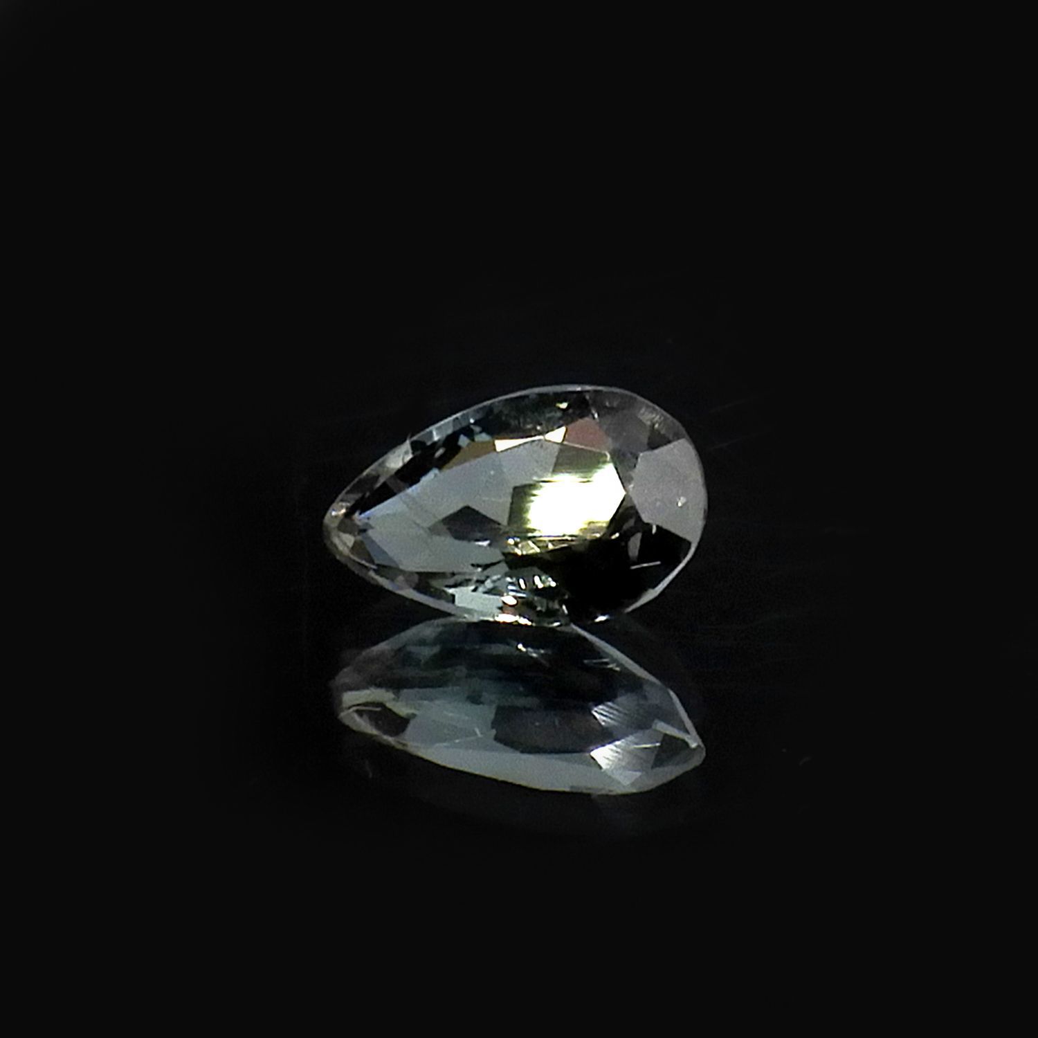 サファリン(宝石名サファリン) スリランカ産 0.27ct 識別済[210712157]5.2×3.4mm前後