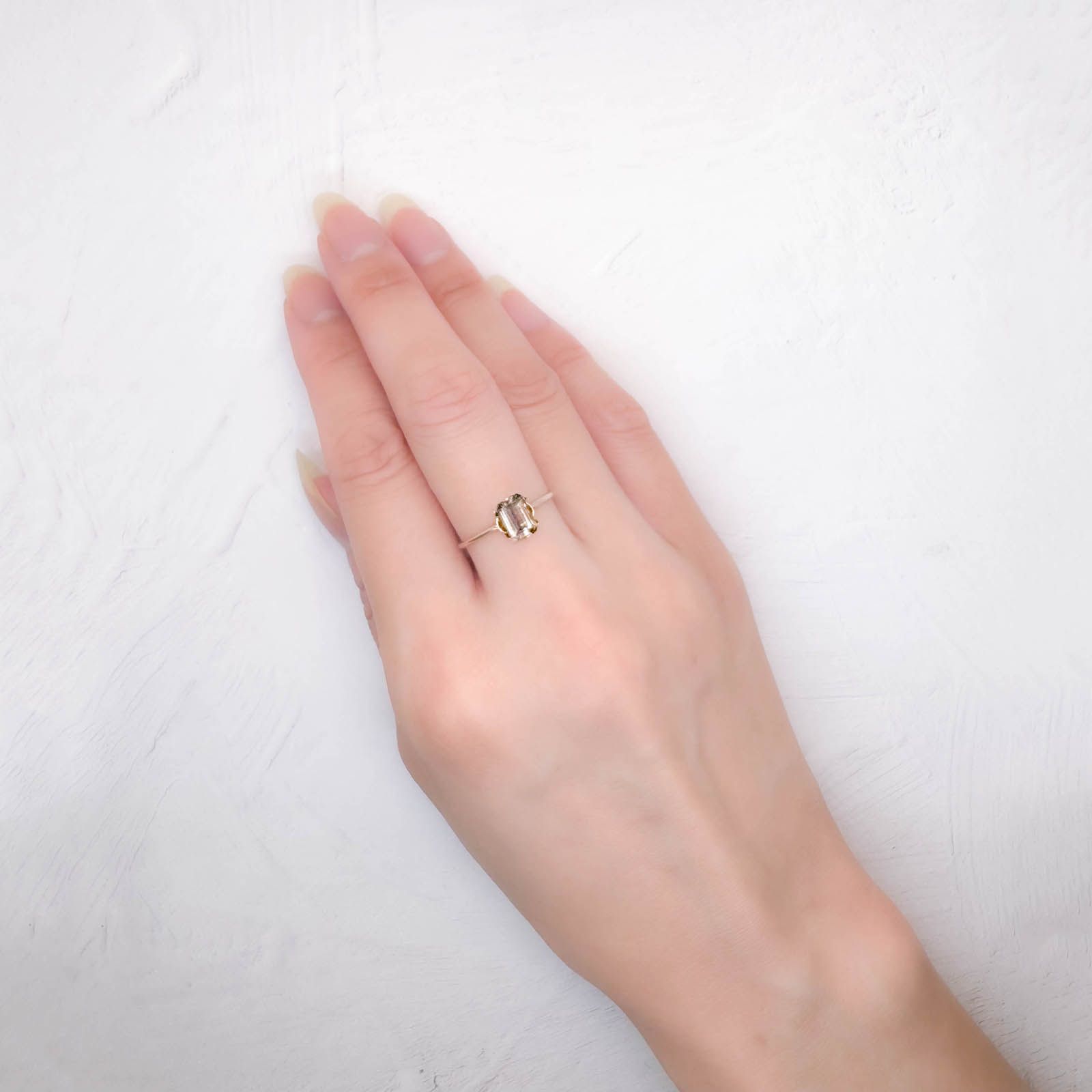 レインボースキャポライト ブラジル産 0.98ct / 6.9x4.8mm前後 [250931048]