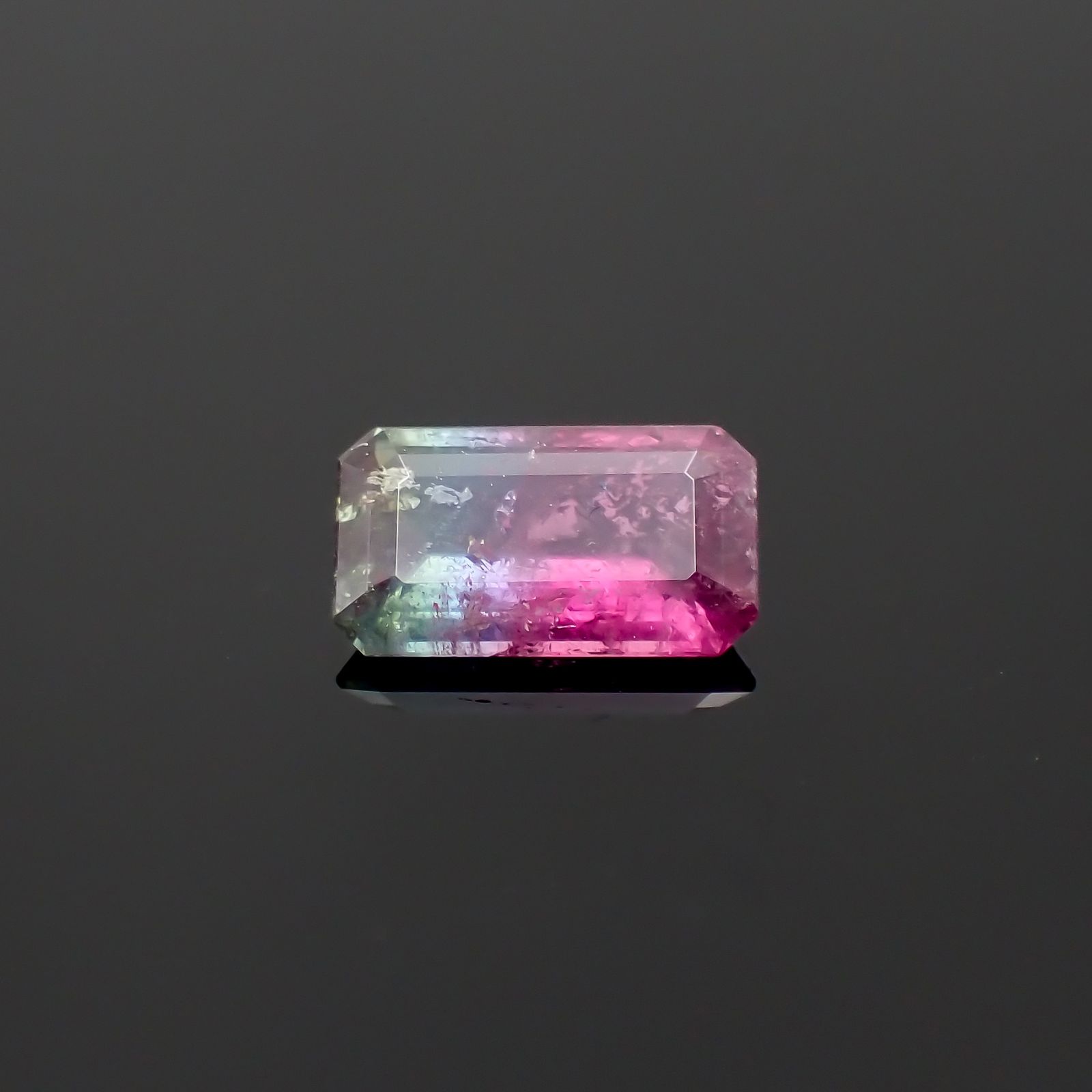 パーティカラーパライバトルマリン 非加熱(宝石名トルマリン/別名パライバ・トルマリン)ブラジル産 0.38ct GIA鑑付[230722988]6.26x3.64mm前後