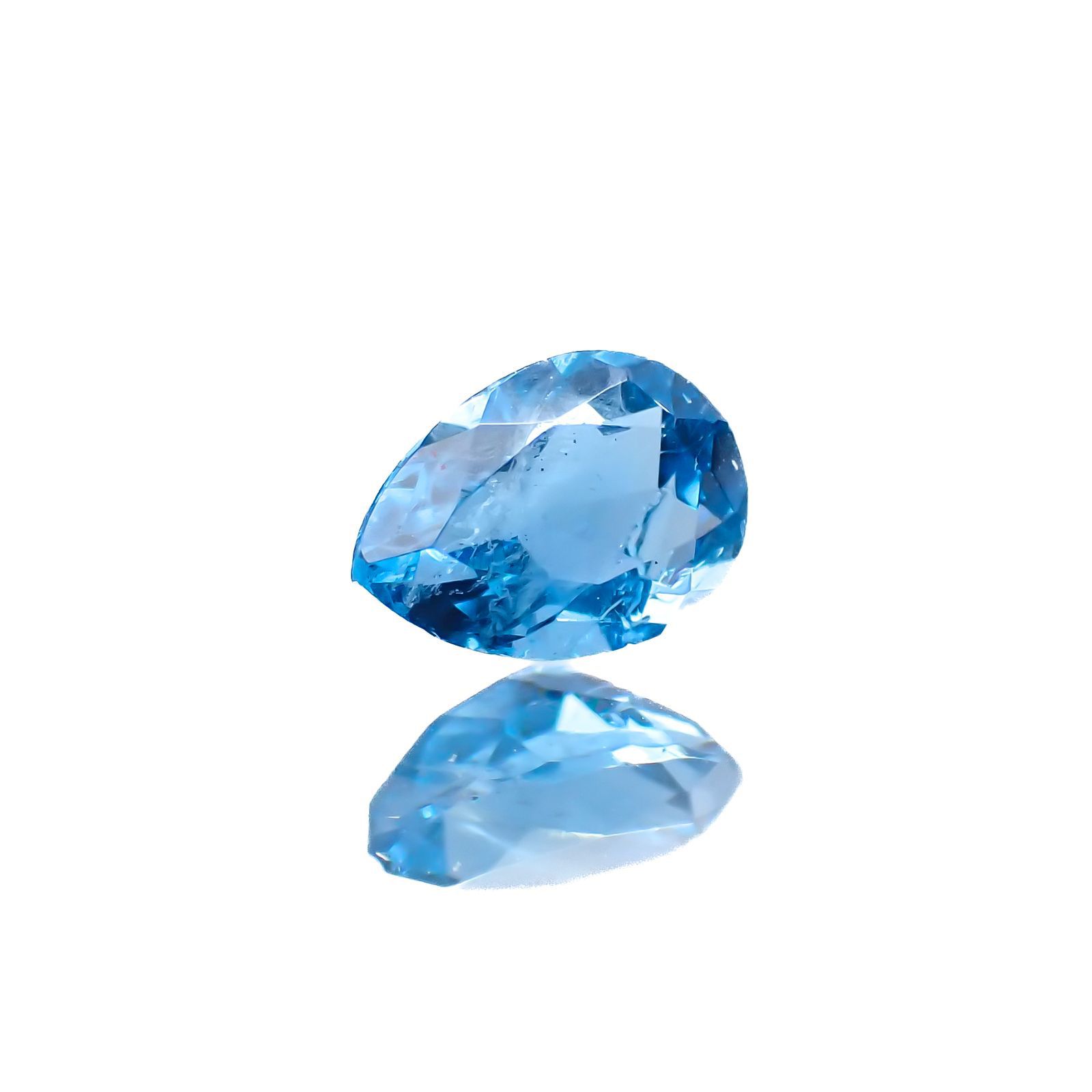 アウイナイト フルオレッセンス(宝石名アウイナイト)ドイツ産 0.27ct 識別済[250917688]5.3x3.7mm前後