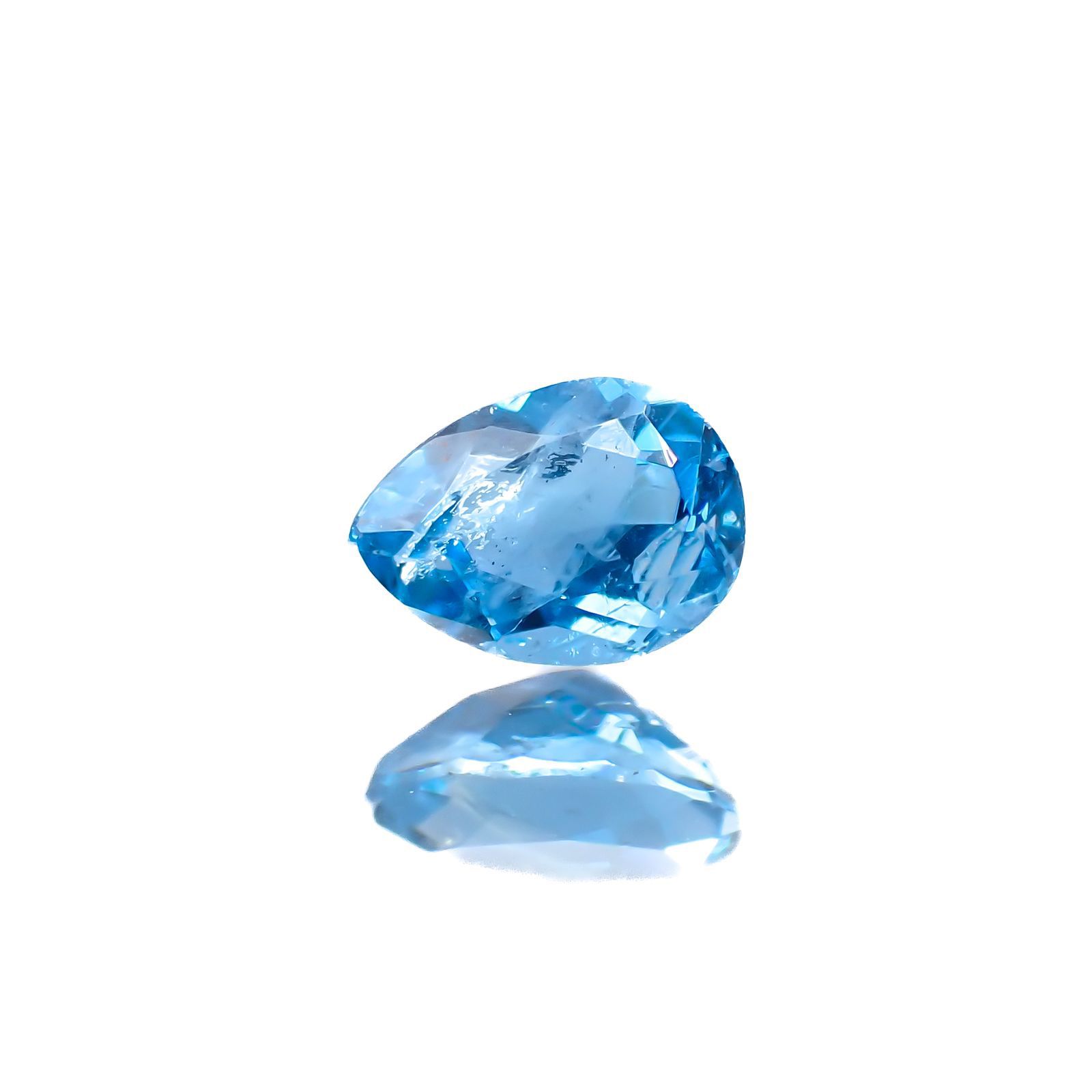 アウイナイト フルオレッセンス(宝石名アウイナイト)ドイツ産 0.27ct 識別済[250917688]5.3x3.7mm前後