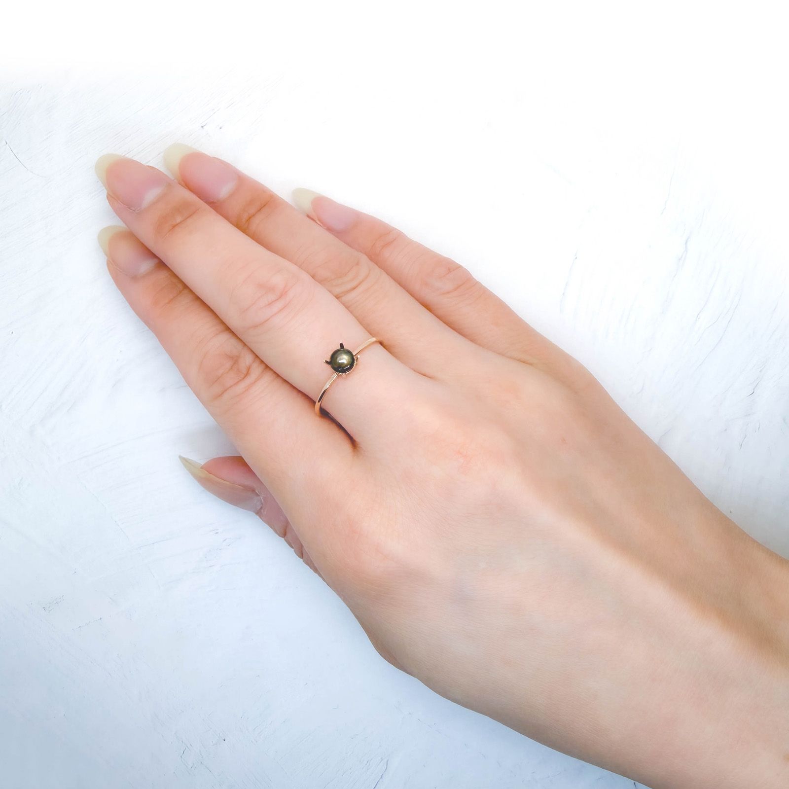 ゴールドシーンサファイア(宝石名シーン・サファイア)ケニア産 識別済 0.41ct / 4.5x4.5mm前後 [260816219]