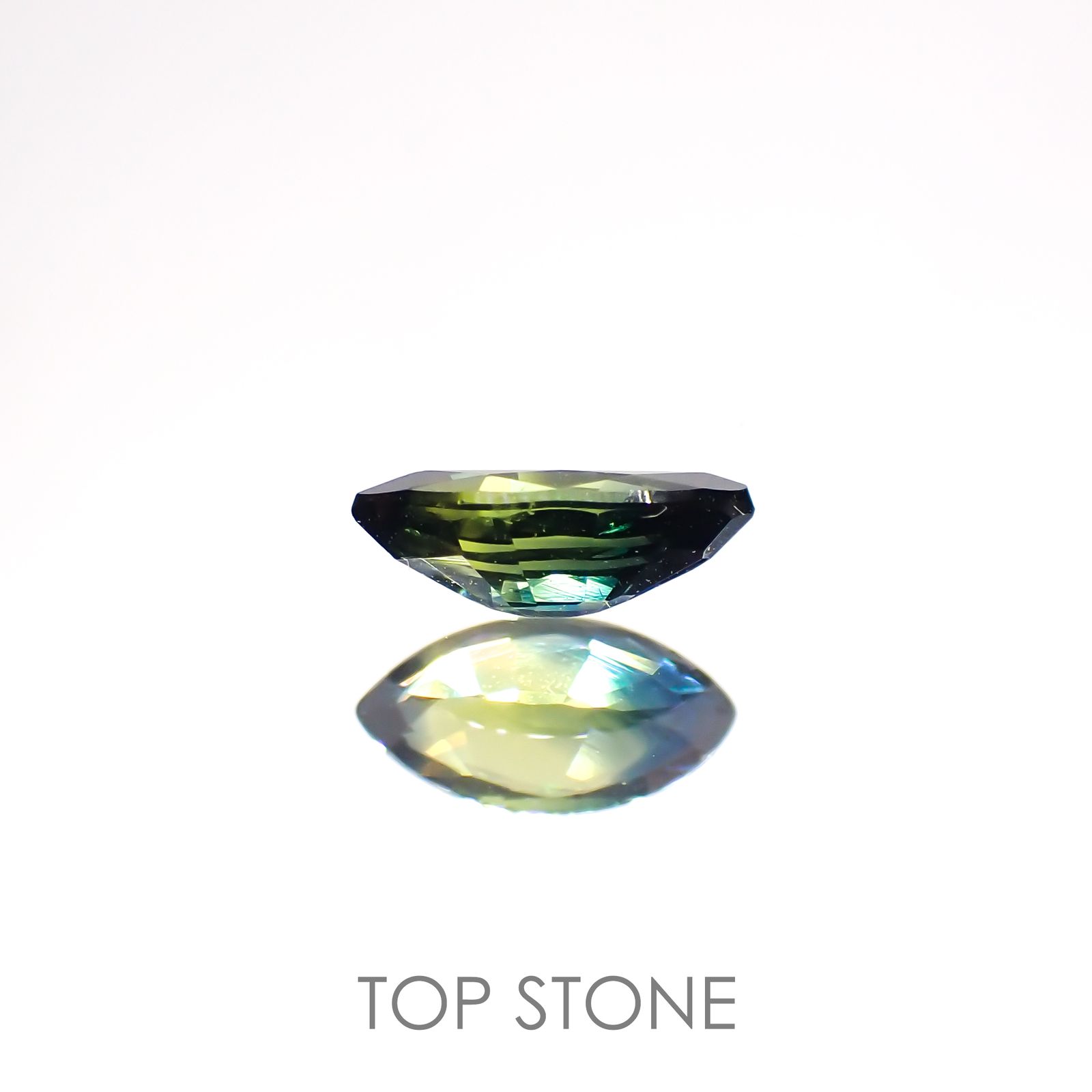 バイカラーサファイア(宝石名サファイア)マダガスカル/オーストラリア産 0.42ct 識別済[220114845]6.5x3.3mm前後