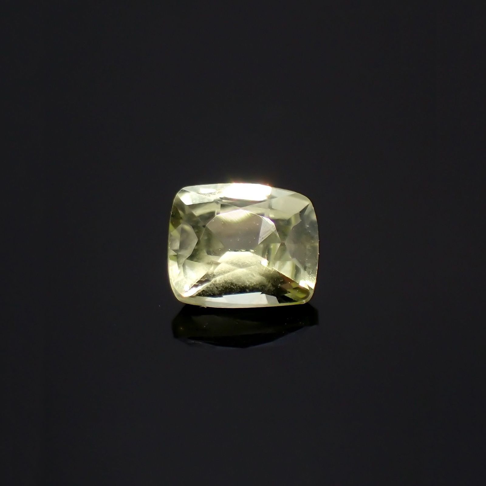クリソベリル(宝石名クリソベリル)マダガスカル産 識別済 0.48ct / 4.6x3.9mm前後 [220114497]