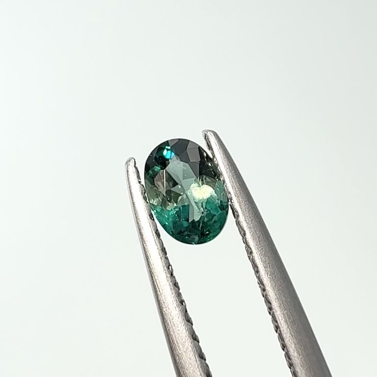 グランディディエライト マダガスカル産 0.26ct / 5x3.4mm前後 