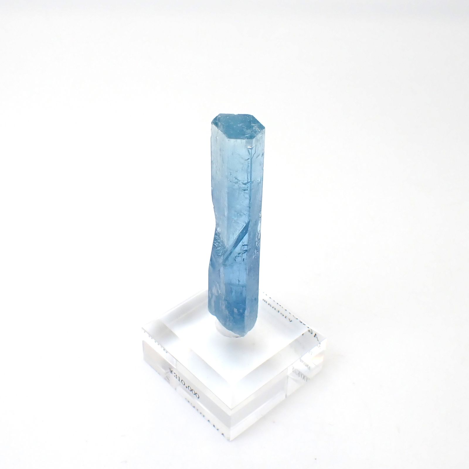 アクアマリン柱状結晶原石 ベトナム産 アクリル台座付き 99.95ct(19.99g) / 10.1x13.3x68.5mm前後 [260632332]