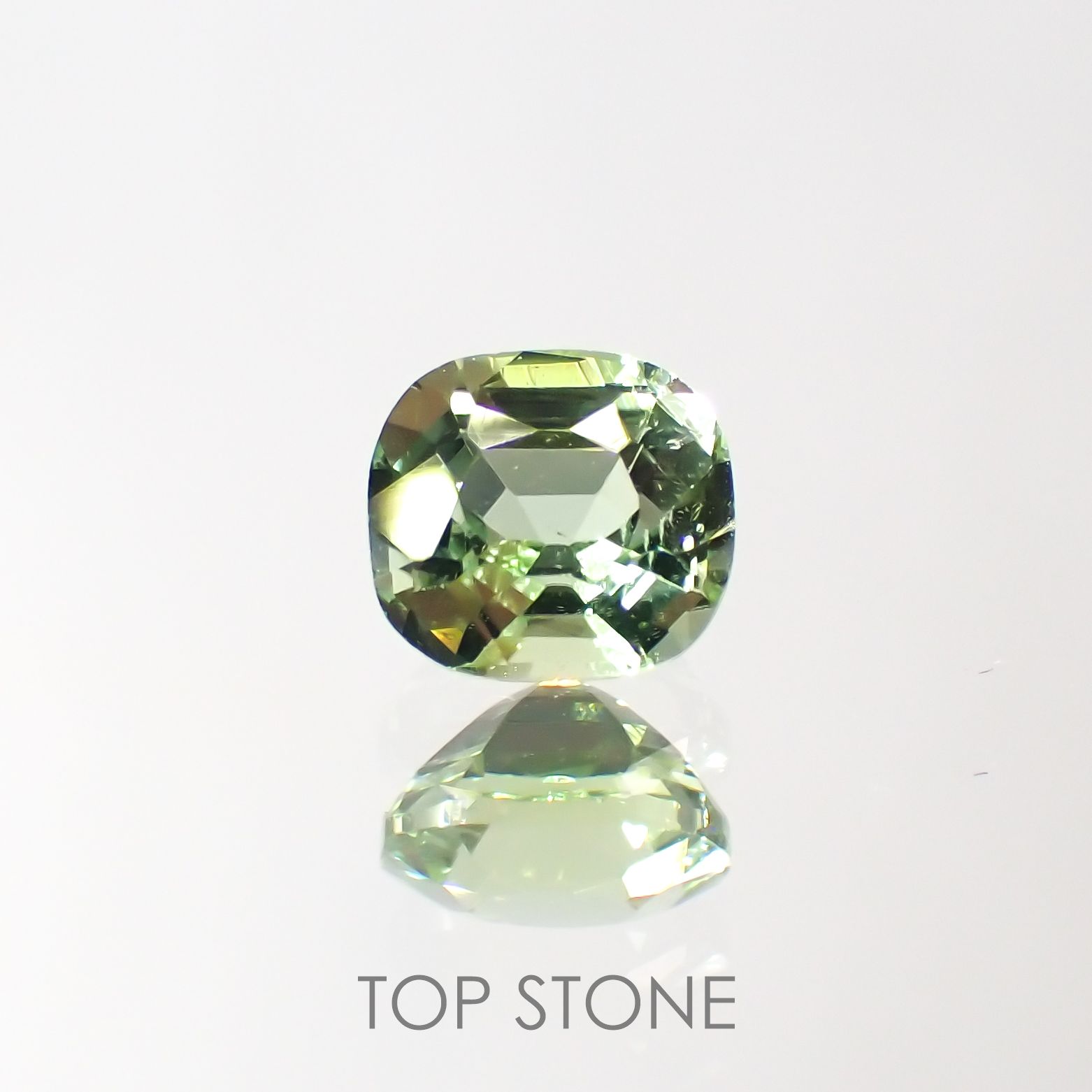 ミントトルマリン(宝石名グリーン・トルマリン) アフガニスタン産 0.39ct 識別済[211013623]4.6×4.1mm前後