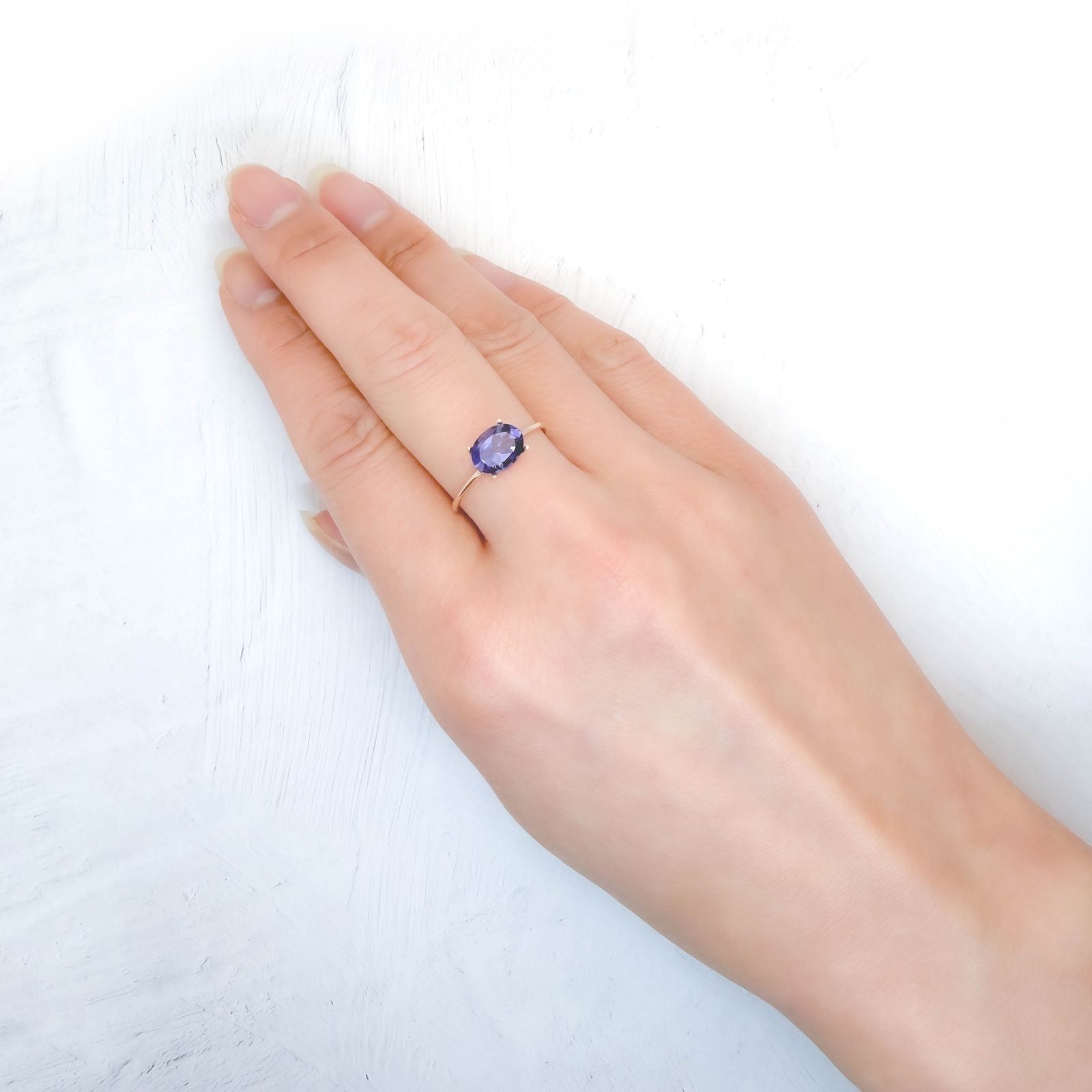 アイオライト タンザニア産 1.01ct / 8.2x6.1mm前後 [260231747]