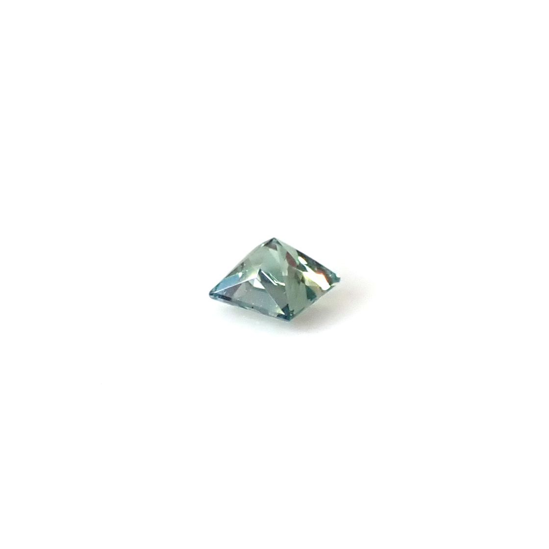 ◇プリンセスカット◇アレキサンドライト ブラジル産 EmeraldMains社製 0.082ct / 2.2x2.2mm前後 [260131577]