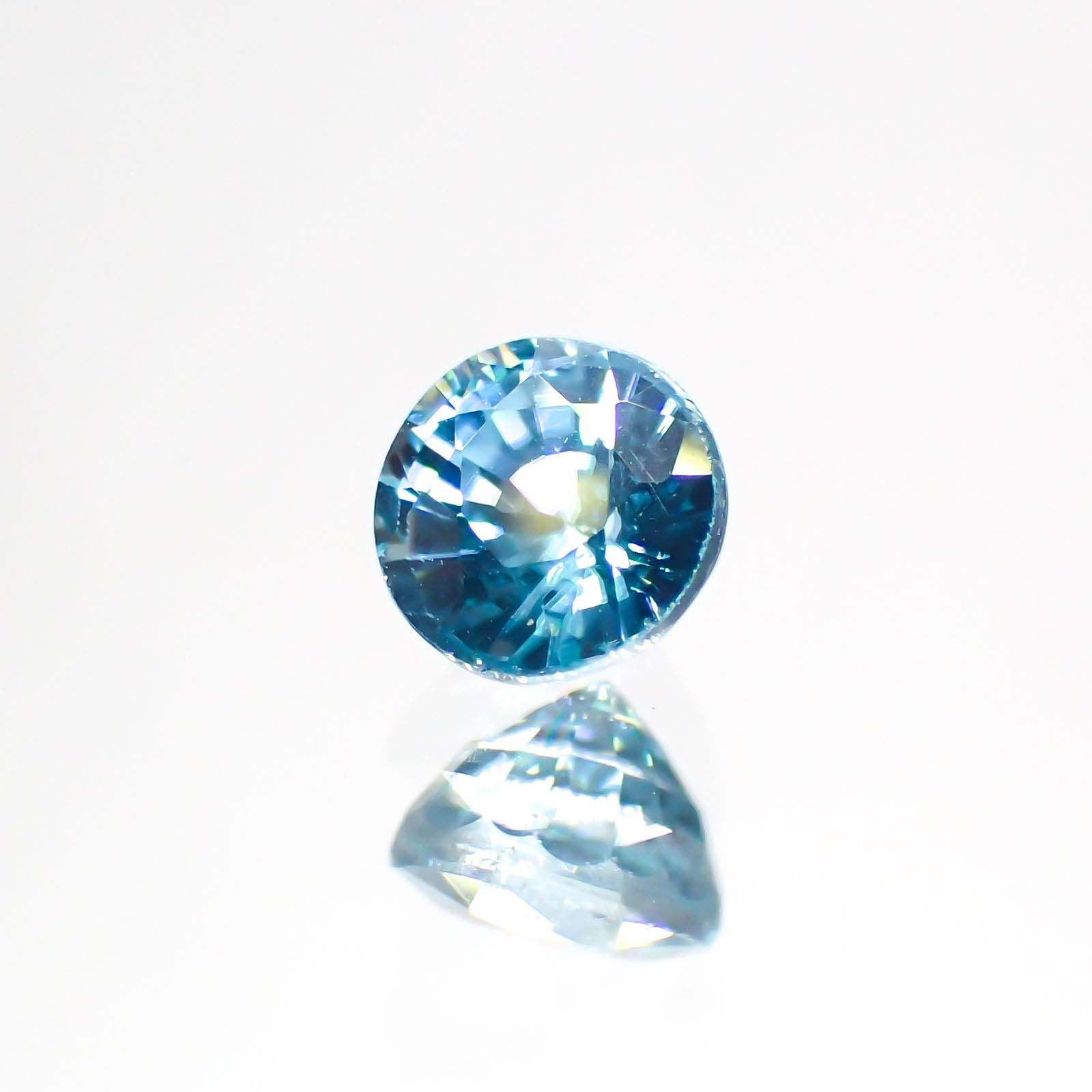 ブルージルコン(宝石名ジルコン)カンボジア産 0.72ct 識別済[220113987]4.5x4.4mm前後