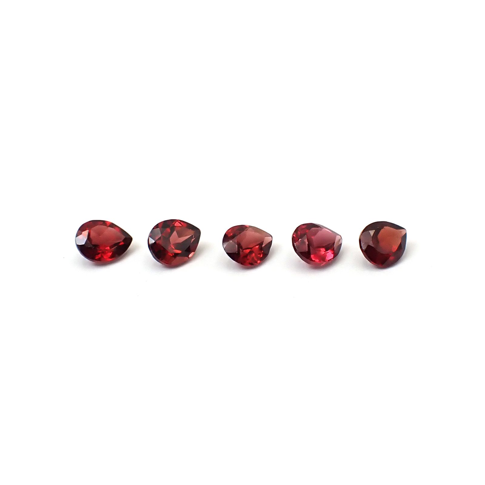 ◇ランダムセレクト◇パイロープアルマンディンガーネット モザンビーク産 約0.35ct / 5x4mm前後 [260532210-PAC]