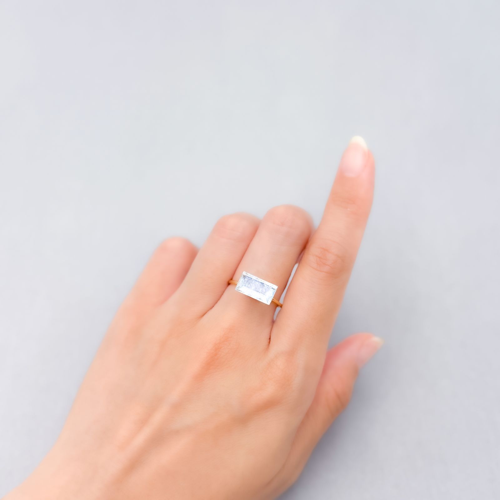 イリデッセンスアクアマリン ブラジル産 2.43ct [250730714]11.8x6.5mm前後