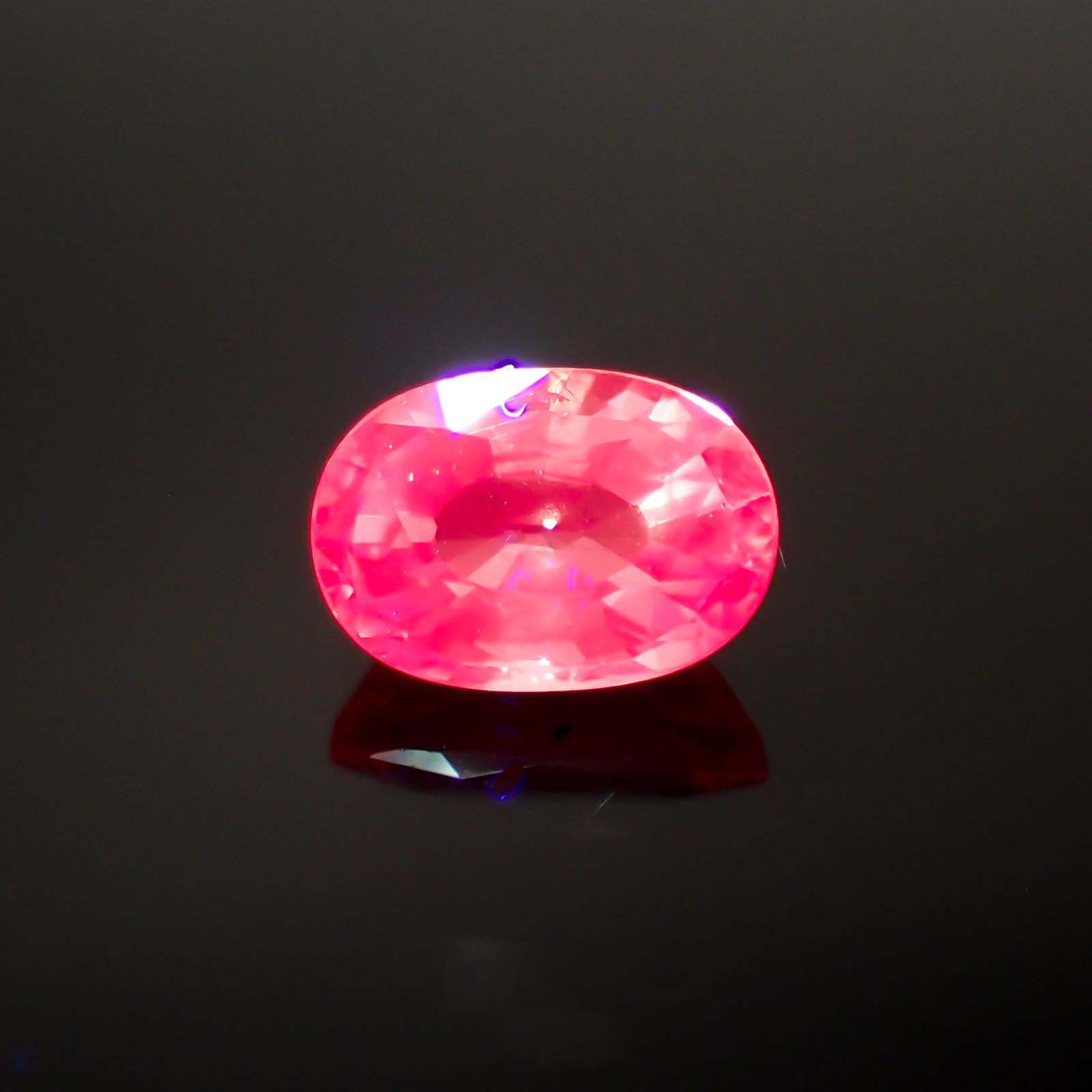 ピンクスピネル(宝石名ピンク・スピネル)タンザニア産 1.080ct ソ付(彩珠)[230722575]7.2x5mm前後