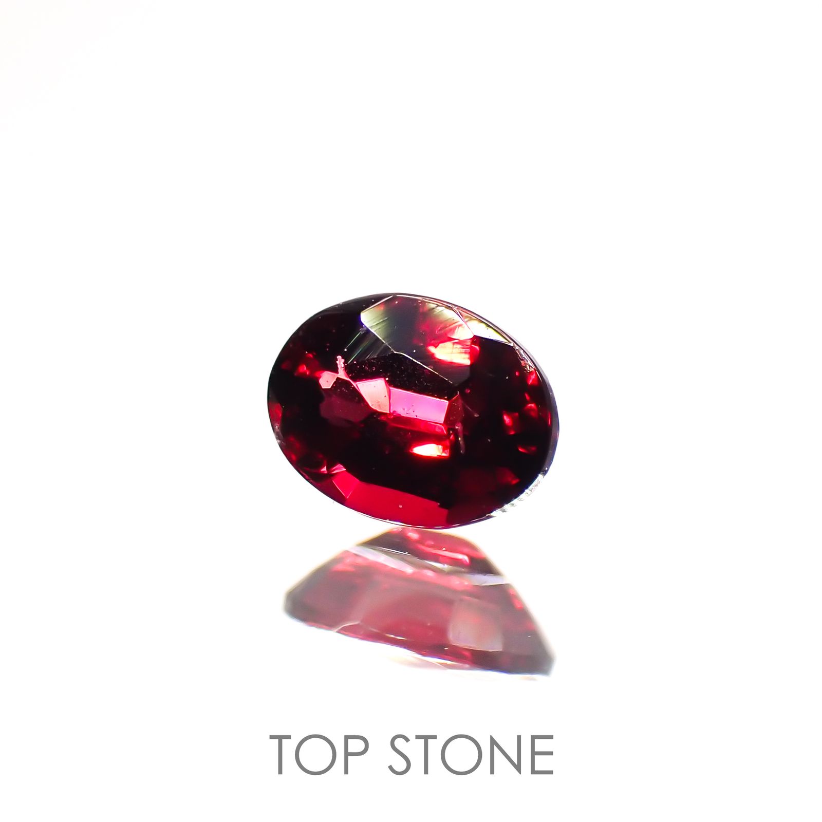 レッドスピネル(宝石名レッド・スピネル)タンザニア産 0.18ct 識別済[220114329]4x2.9mm前後