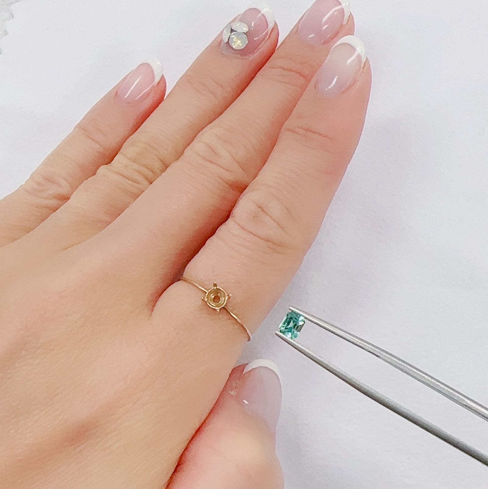 ノンオイル エメラルド ロシア産 0.38ct[230421689]4.4x3.8mm前後
