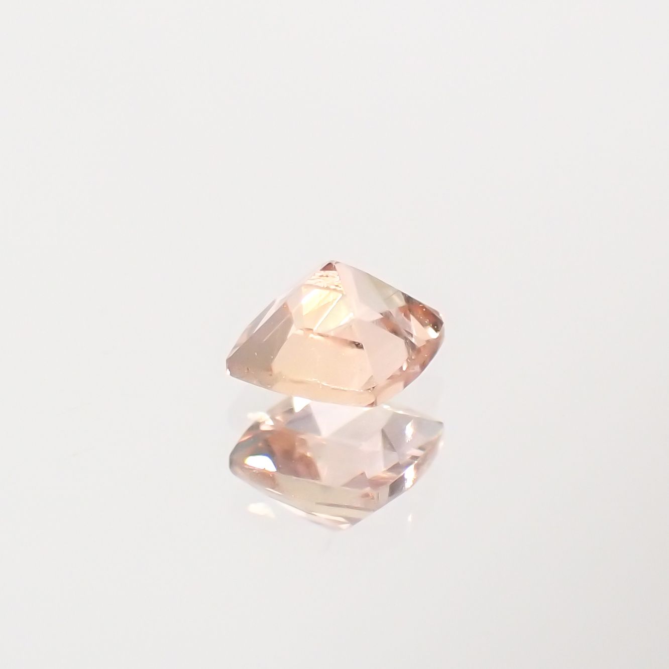 インペリアルトパーズ ブラジル産 0.16ct[230923551]3x3mm前後