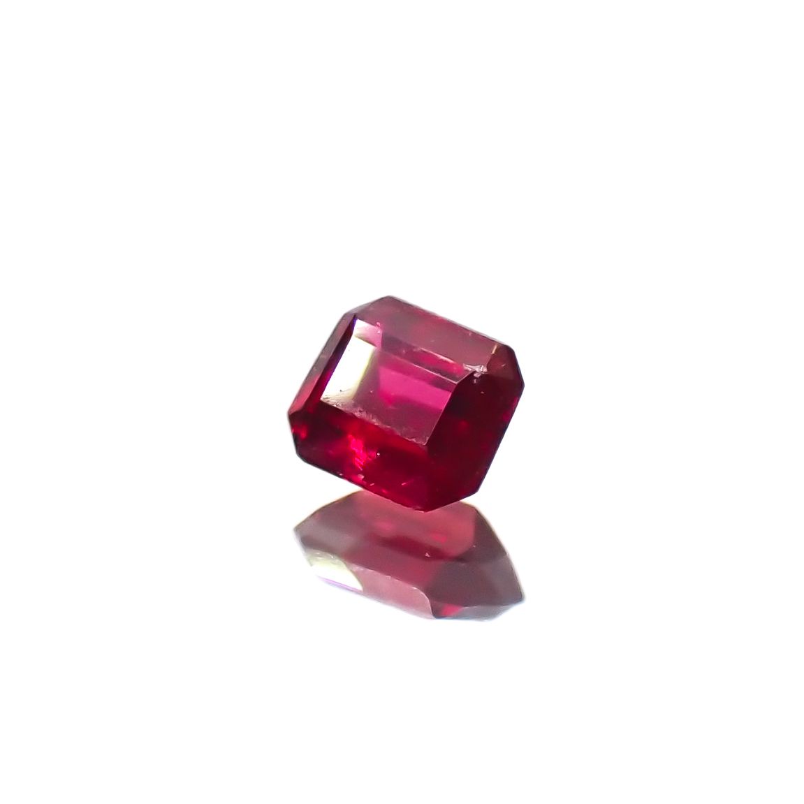 ルビー 非加熱 マダガスカル産 0.15ct[240326672]3.1x2.6mm前後