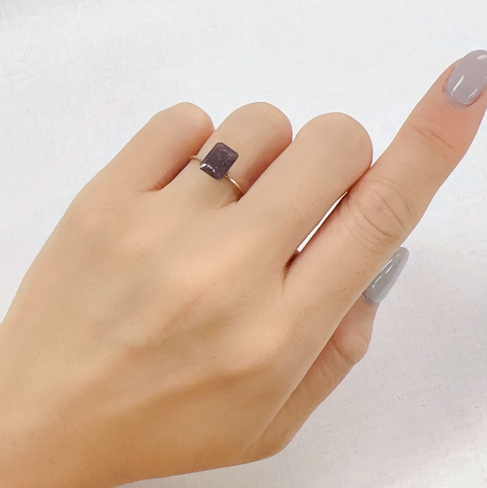 ブラッドショットアイオライト インド産 1.56ct[230923351]8.1x6.1mm前後