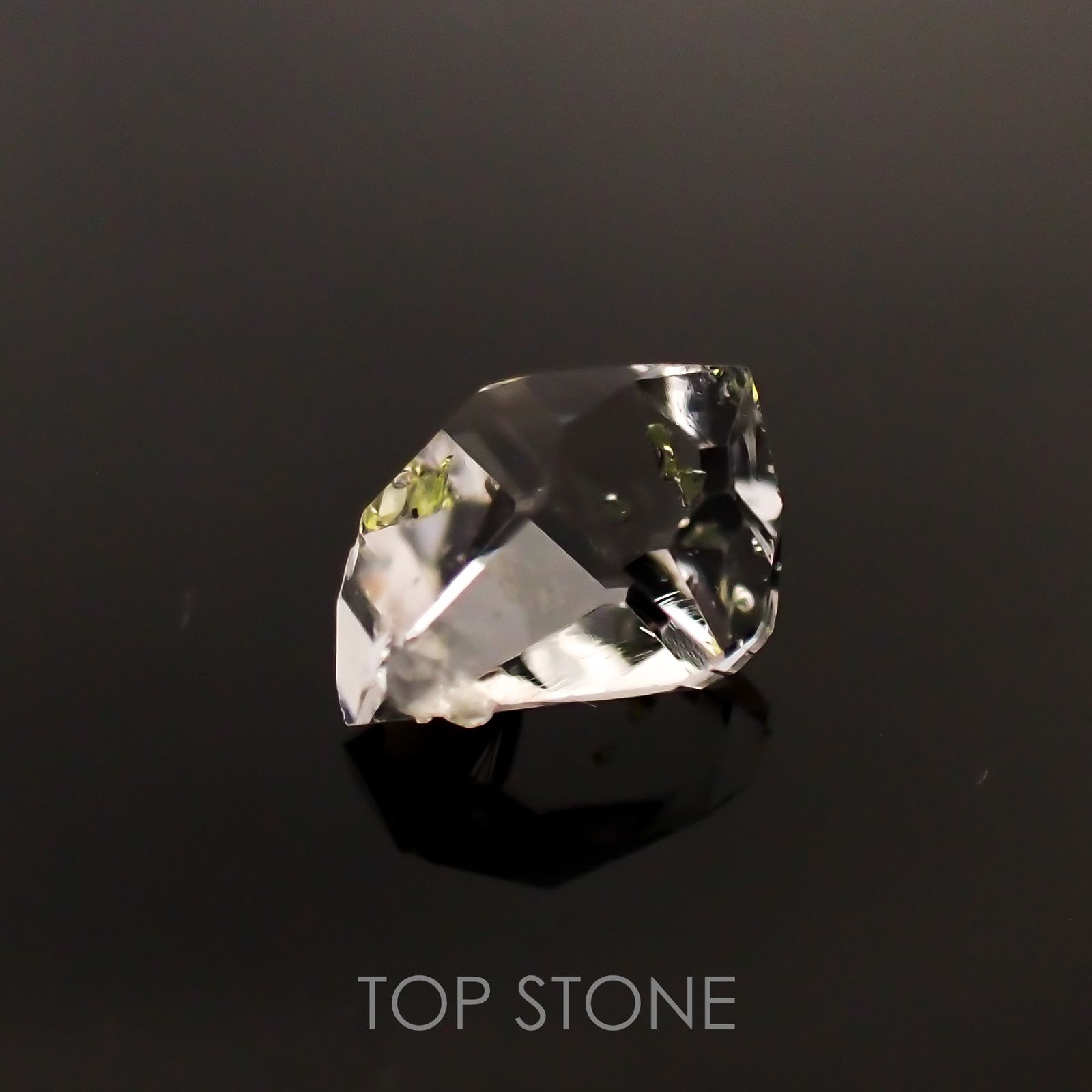 オイルインクォーツ パキスタン産 原石・結晶 2.21ct[210611079]10.4×7.2mm前後