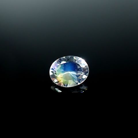 レインボームーンストーン(宝石名ラブラドライト)タンザニア産 0.67ct 識別済[250730916]6.8x5.5mm前後