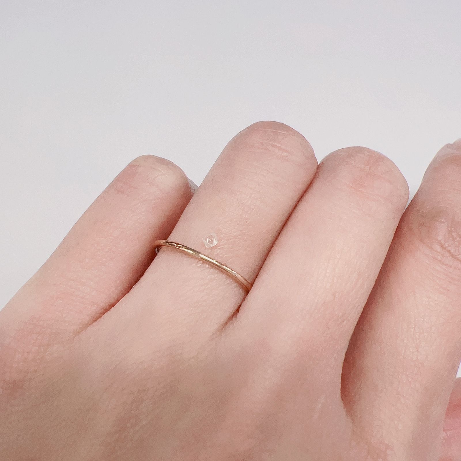 ソーヤブルダイヤモンド 原石(宝石名ダイアモンド)ロシア産 0.060ct ソ付(彩珠)[221219187]2.5x2.6mm前後