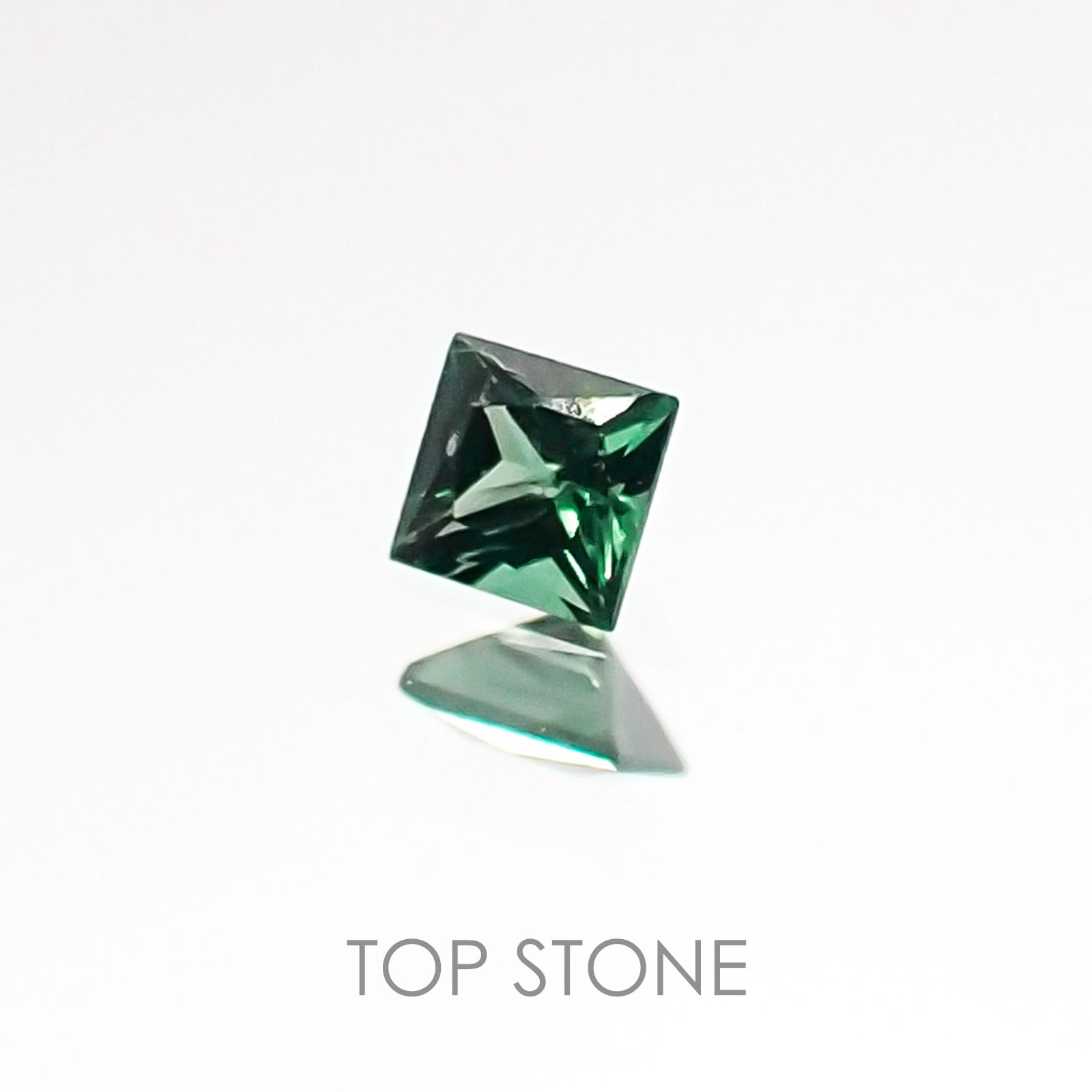 ◇プリンセスカット◇カラーチェンジガーネット(アレキタイプ) マダガスカル・ベキリー産 ルース 0.038ct[20106619]2×1.9mm前後