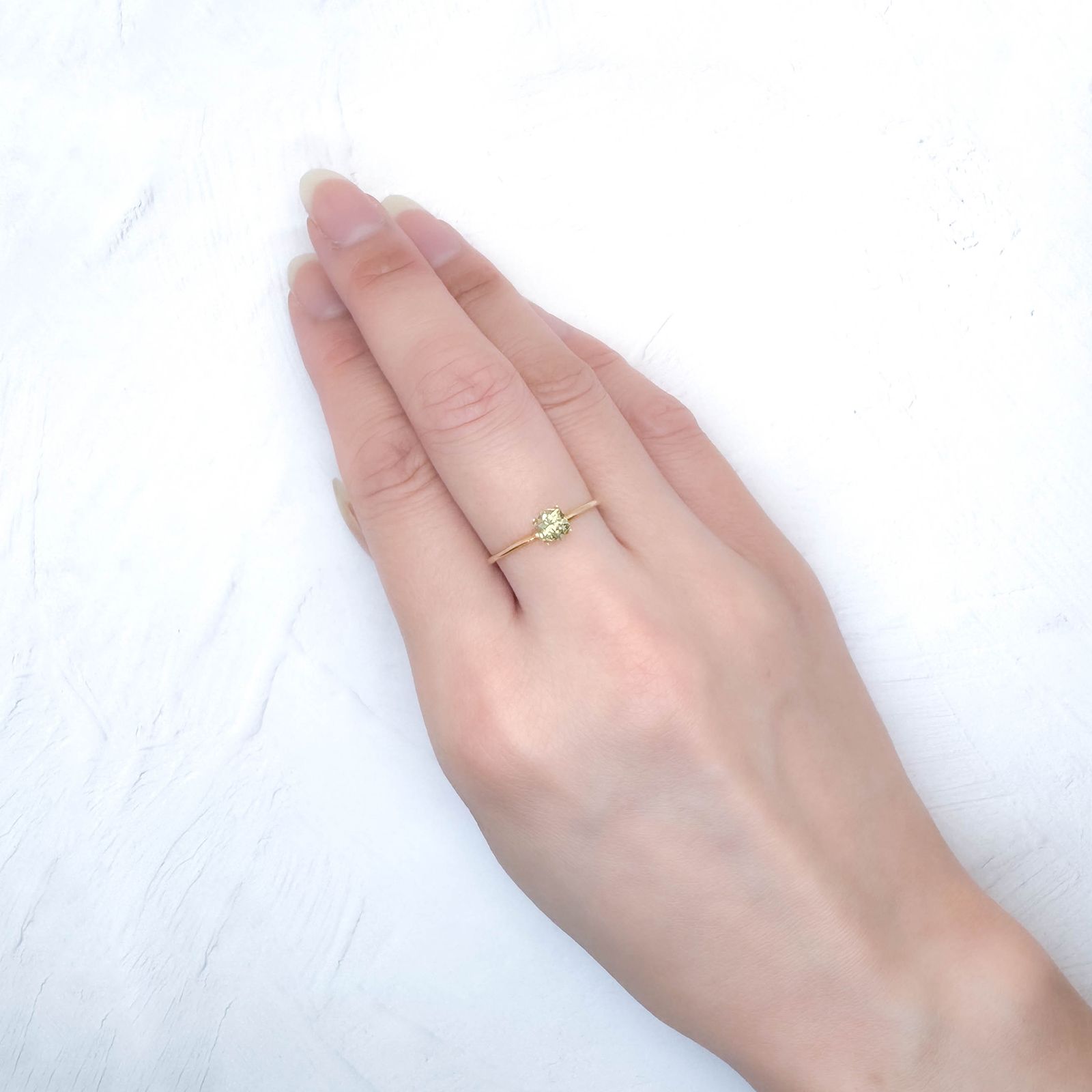 ◇ヘキサゴンカット◇コーネルピン スリランカ産 0.48ct / 4.5x4.3mm前後 [251031237]
