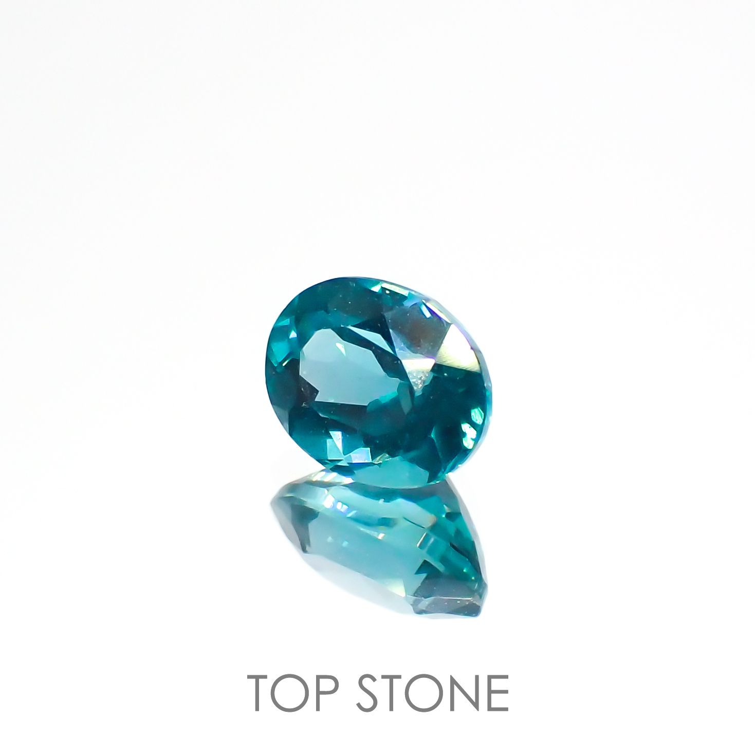 ブルーグリーンアパタイト(宝石名アパタイト)マダガスカル産 0.69ct 識別済[220616656]6.1x4.7mm前後