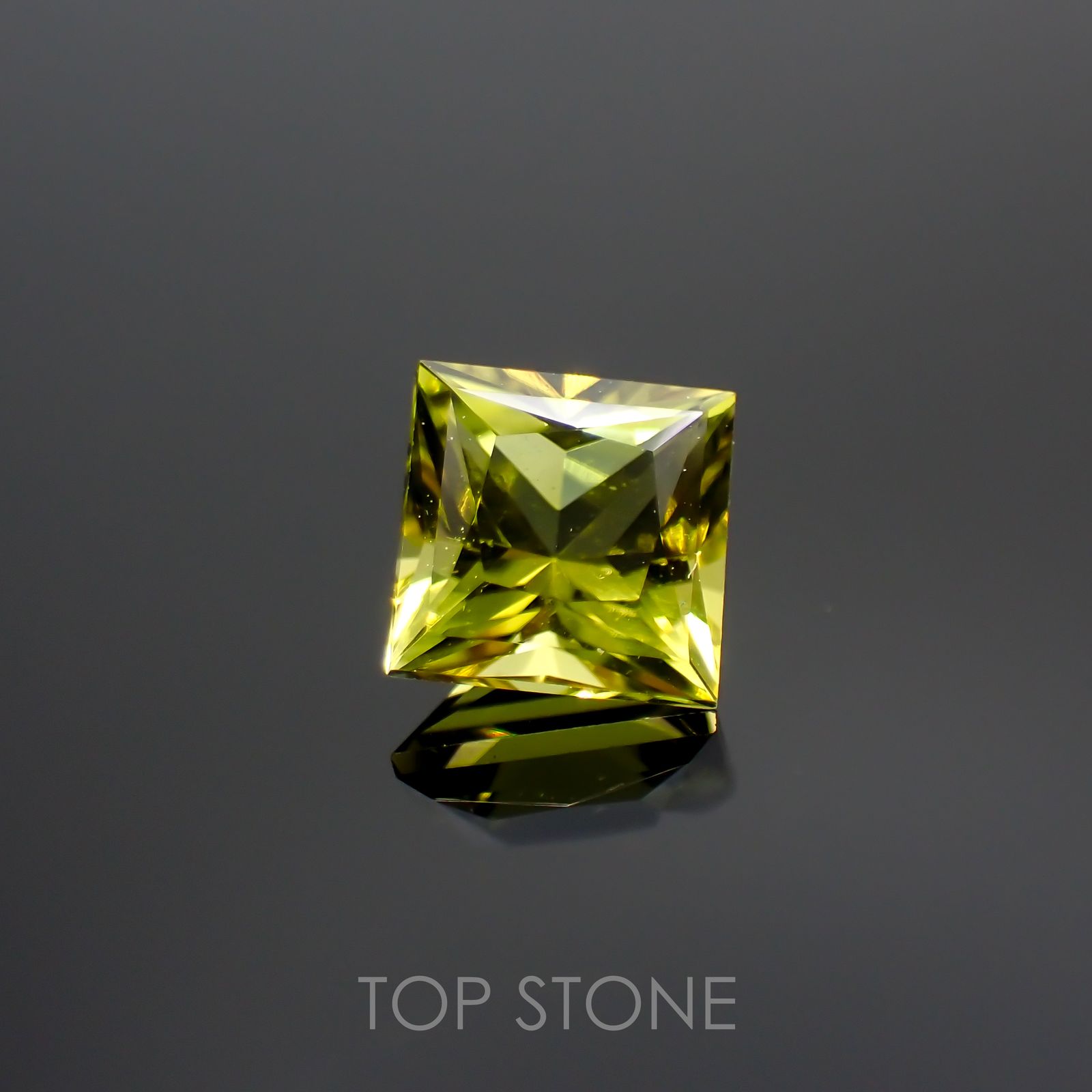 ◇プリンセスカット◇カナリートルマリン(宝石名イエロー・トルマリン) モザンビーク産 0.678ct ソ付(彩珠)[20116710]5.1×5.1mm前後