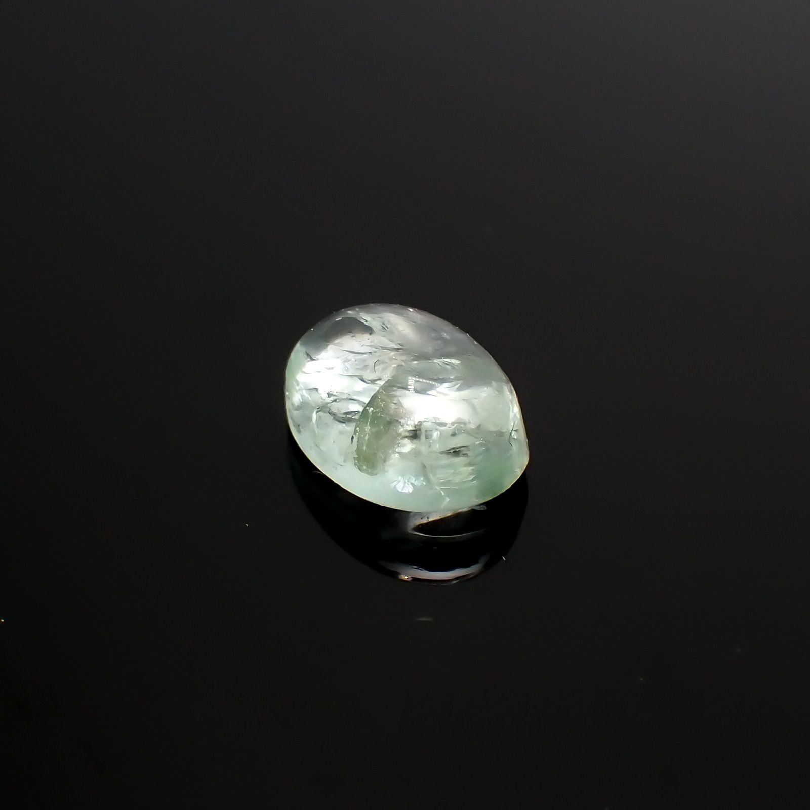 バナジウムコーネルピン(宝石名コーネルピン)タンザニア・タンガ州産 識別済 1.07ct / 6.8x5mm前後 [260815562]