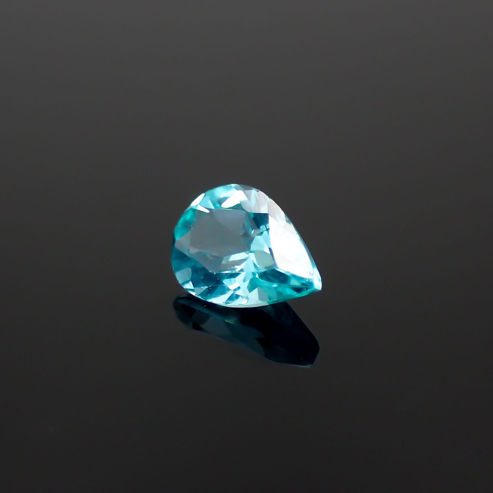 アパタイト(宝石名アパタイト)ブラジル産 0.67ct 識別済[231023843]6.8x4.8mm前後