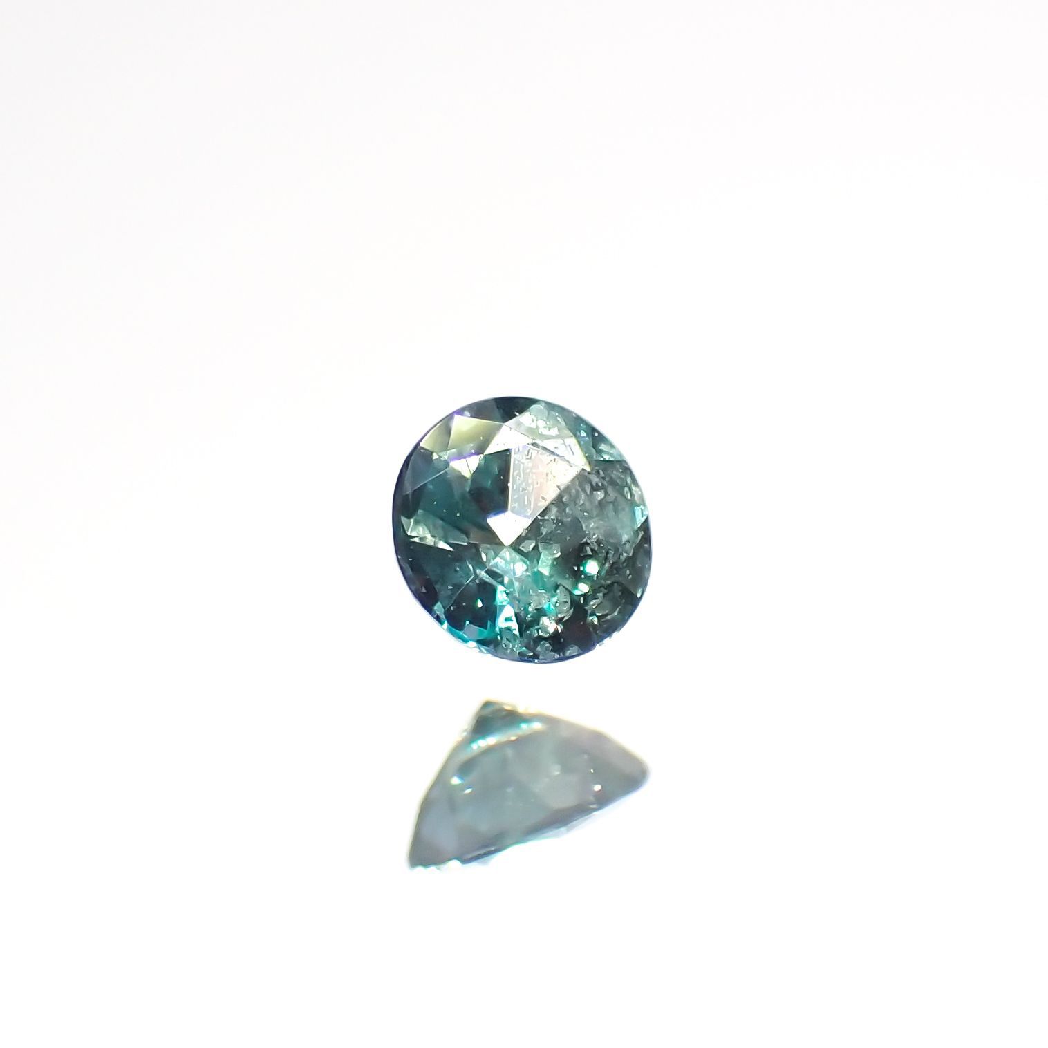 アレキサンドライト(宝石名アレキサンドライト)ブラジル産/EmeraldMains社製 0.084ct ソ付(彩珠)[220516019]2.7x2.7mm前後