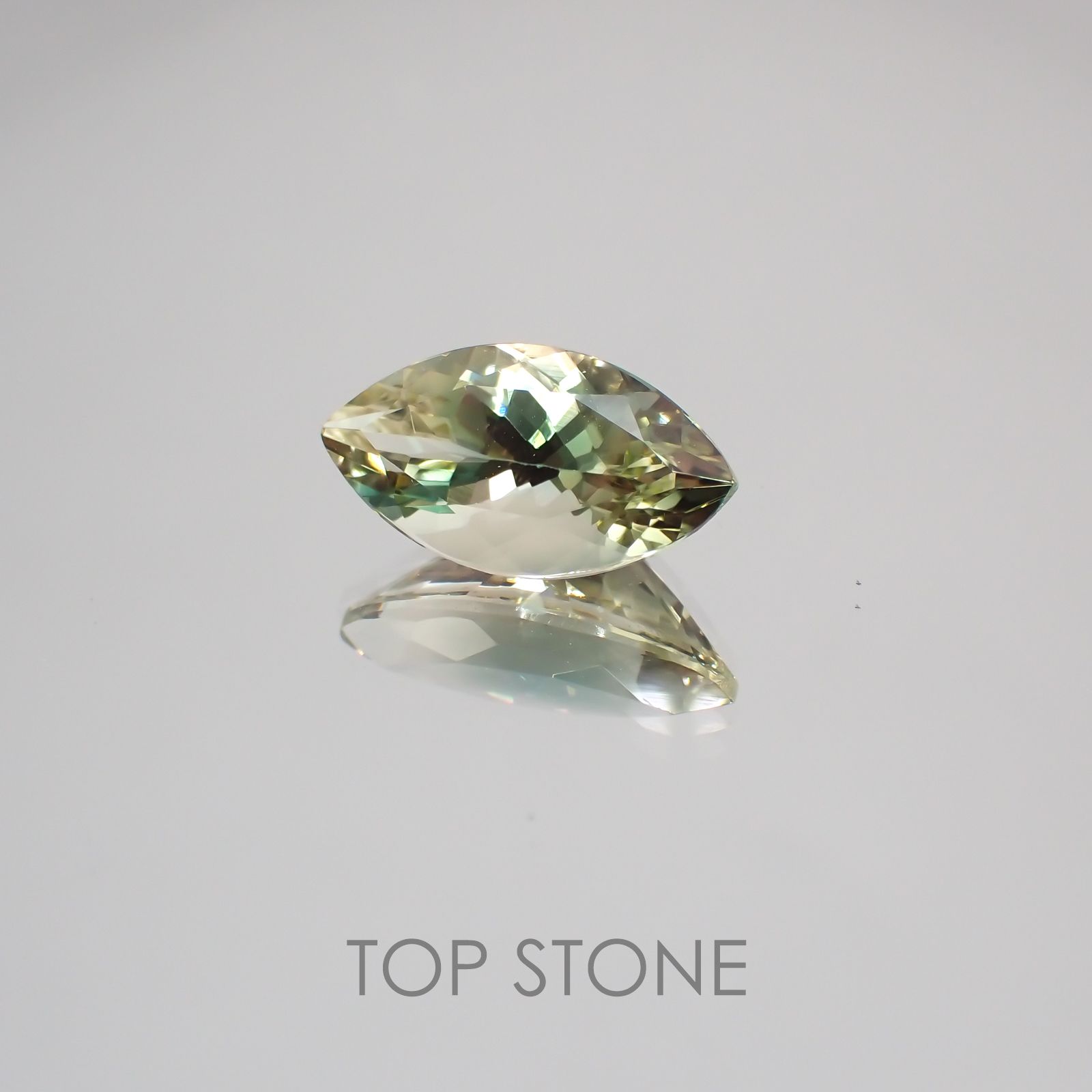 バイカラーオレゴンサンストーン(宝石名バイカラー・ラブラドライト) アメリカ・オレゴン州産 3.307ct ソ付(彩珠)[210410539]14.1×7.6mm前後