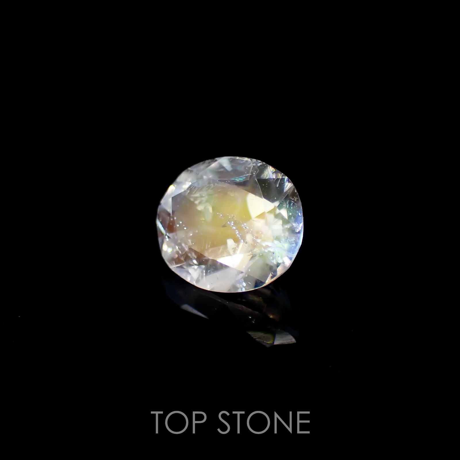 レインボームーンストーン(宝石名ラブラドライト)タンザニア産 0.62ct 識別済[220716859]6.3x5.3mm前後